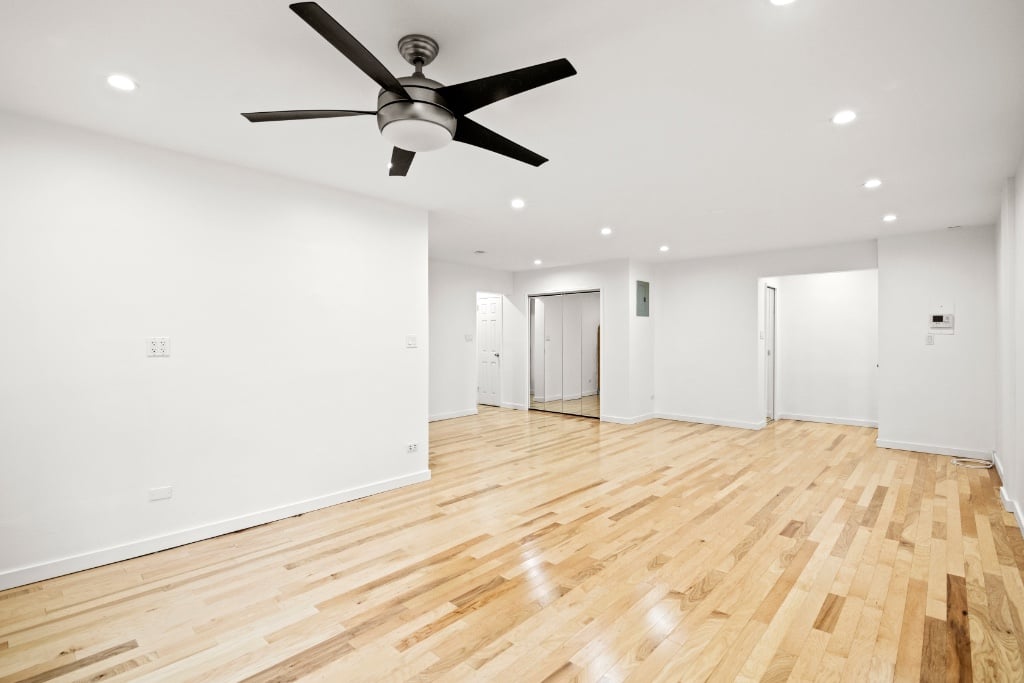 651 Vanderbilt Street 2p Property Photo 3
