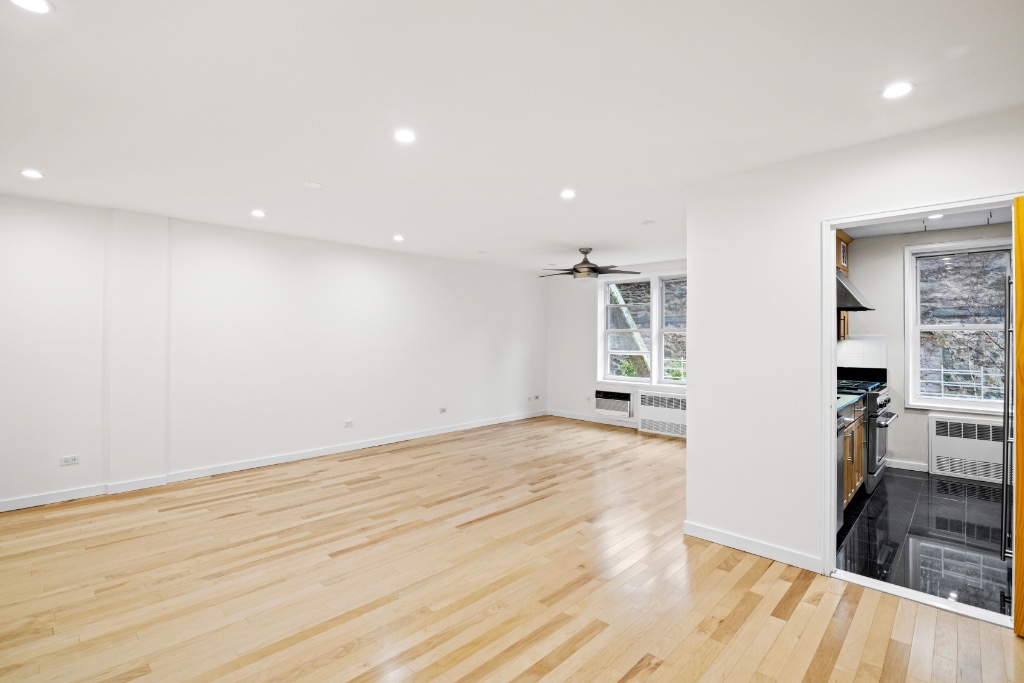 651 Vanderbilt Street 2p Property Photo 4