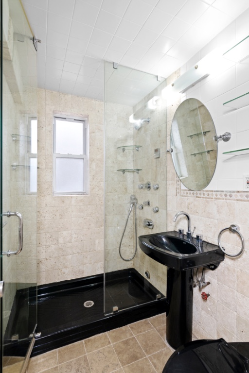 651 Vanderbilt Street 2p Property Photo 5
