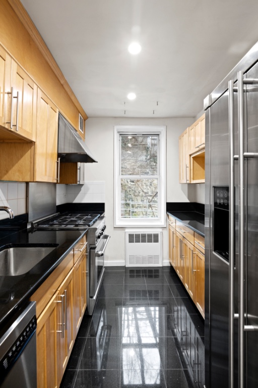 651 Vanderbilt Street 2p Property Photo 9