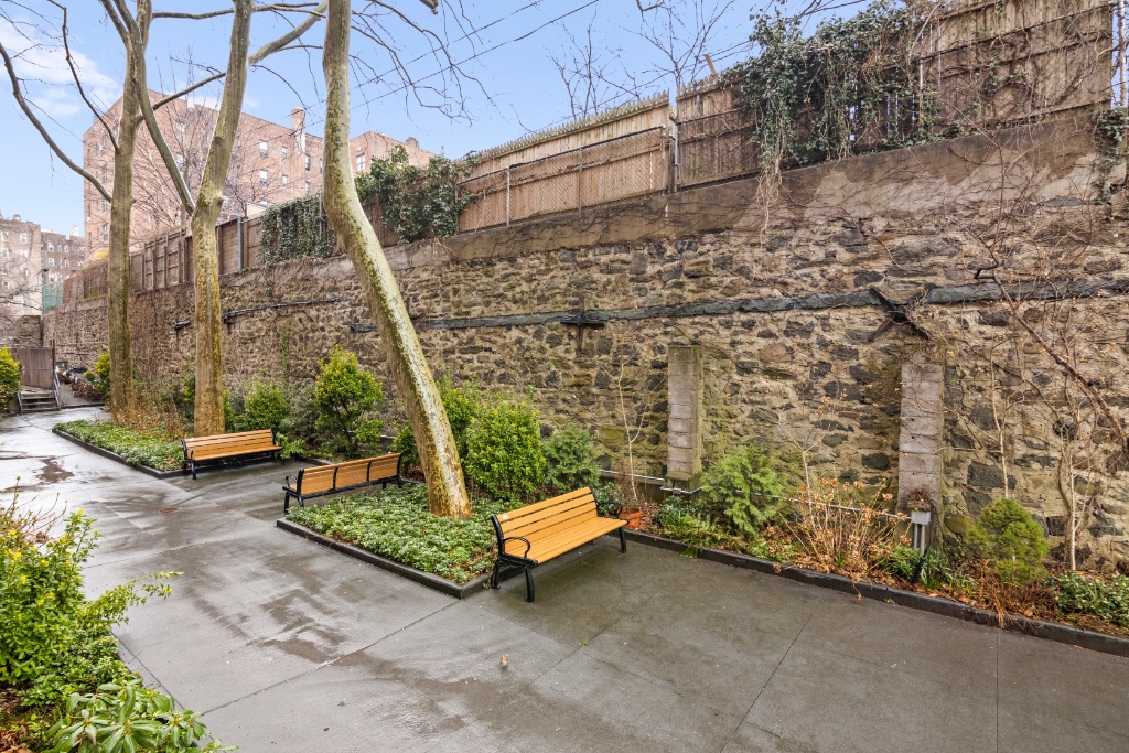 651 Vanderbilt Street 2p Property Photo 10
