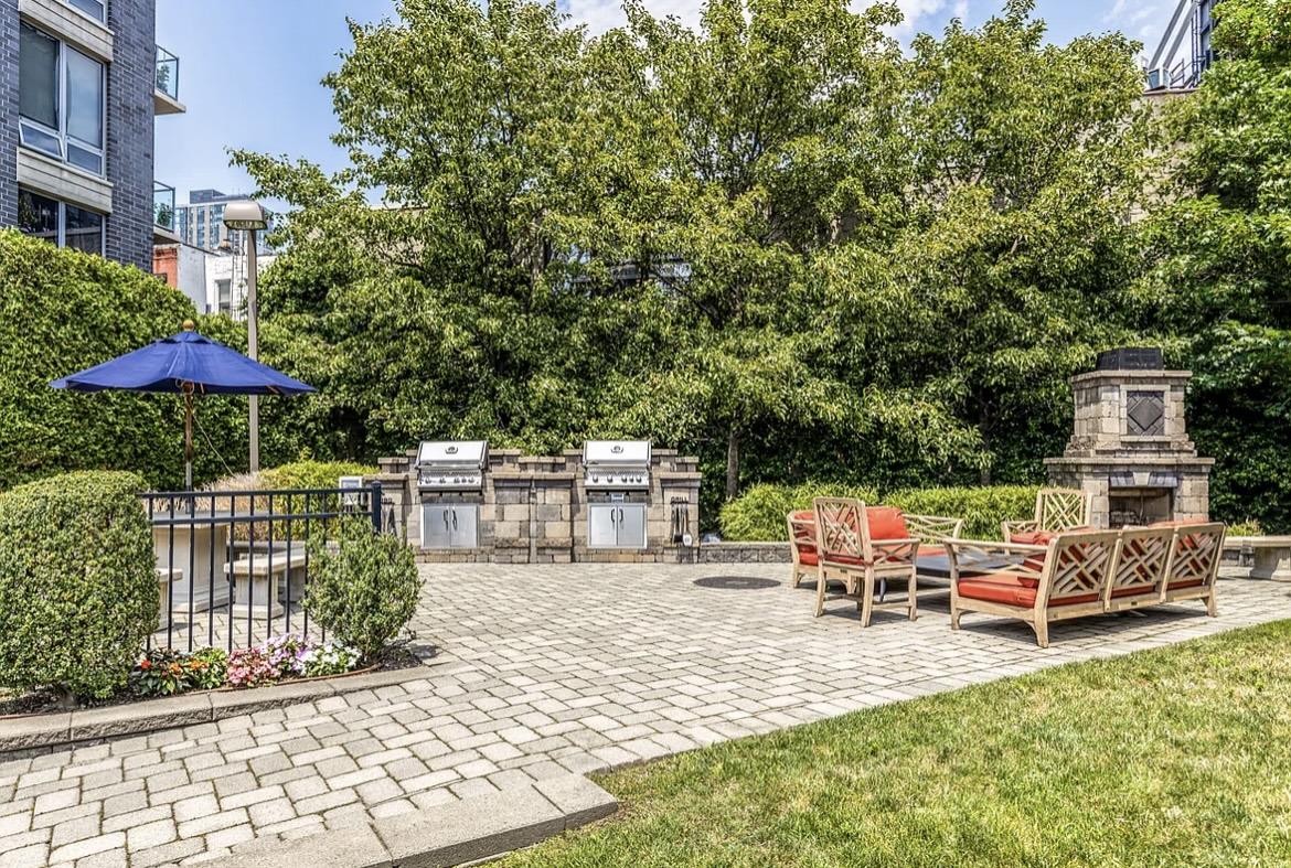 5-49 Borden Avenue 6-n Property Photo 8