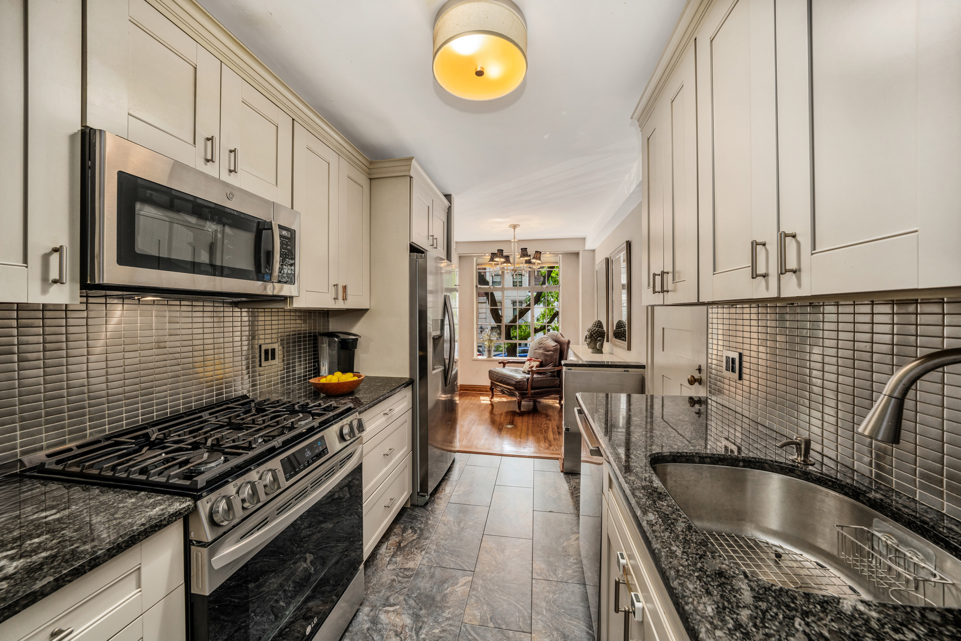 325 E 72nd Street 2d Property Photo 4