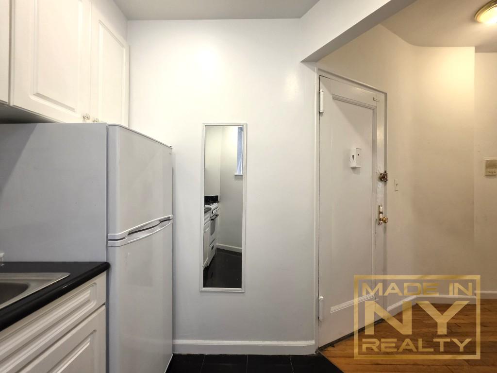 171 E 77th Street D3 Property Photo 3