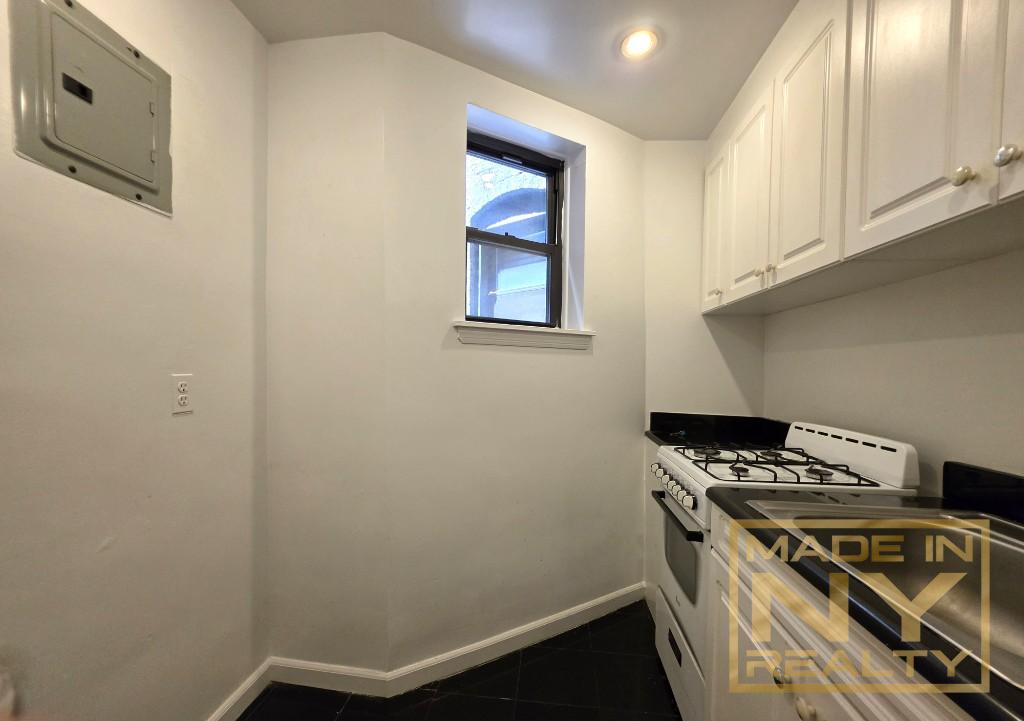 171 E 77th Street D3 Property Photo 5