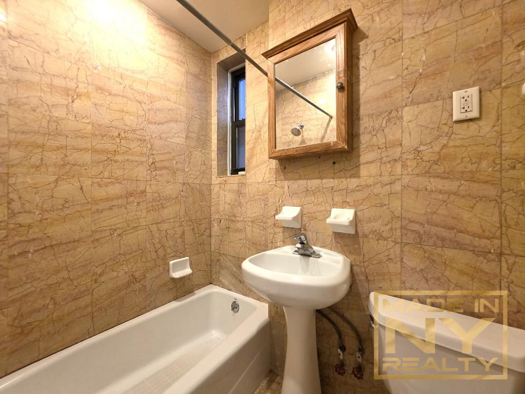171 E 77th Street D3 Property Photo 8
