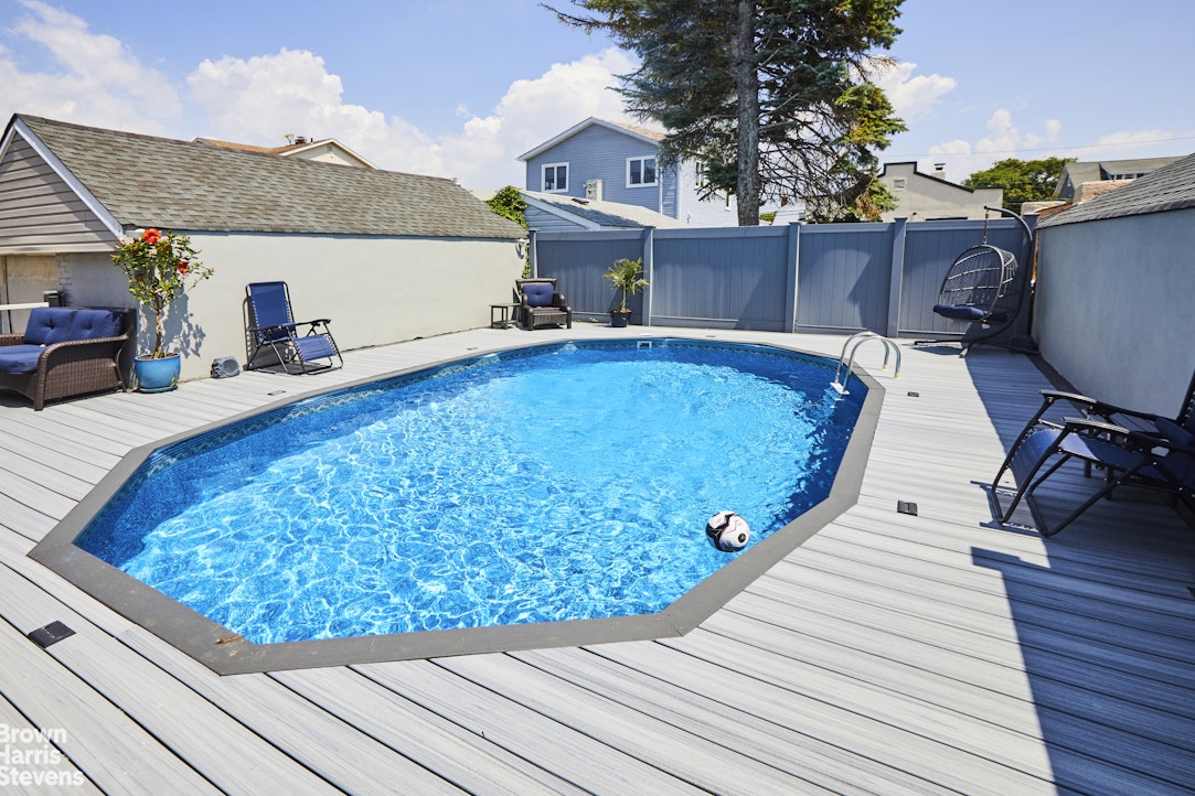 542 BEACH 129TH Street Property Photo 1