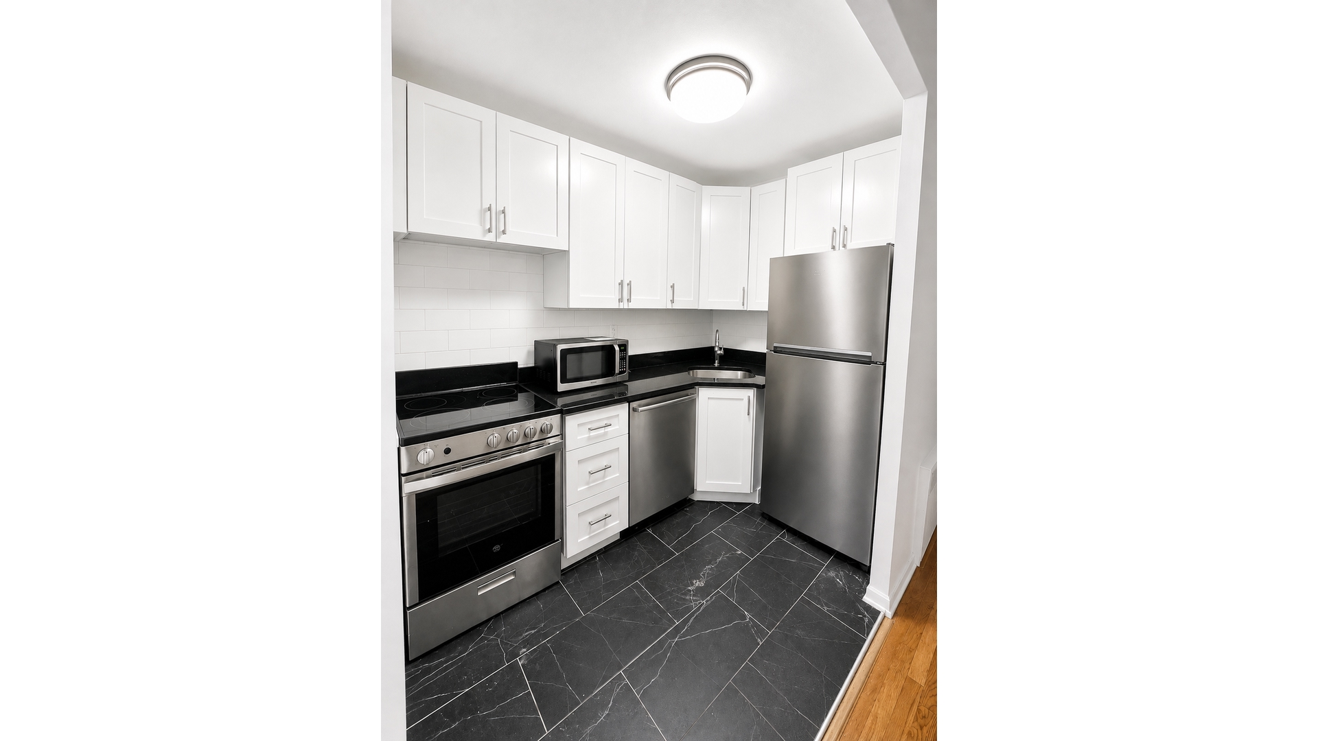 314 W 52nd Street 3 Property Photo 4