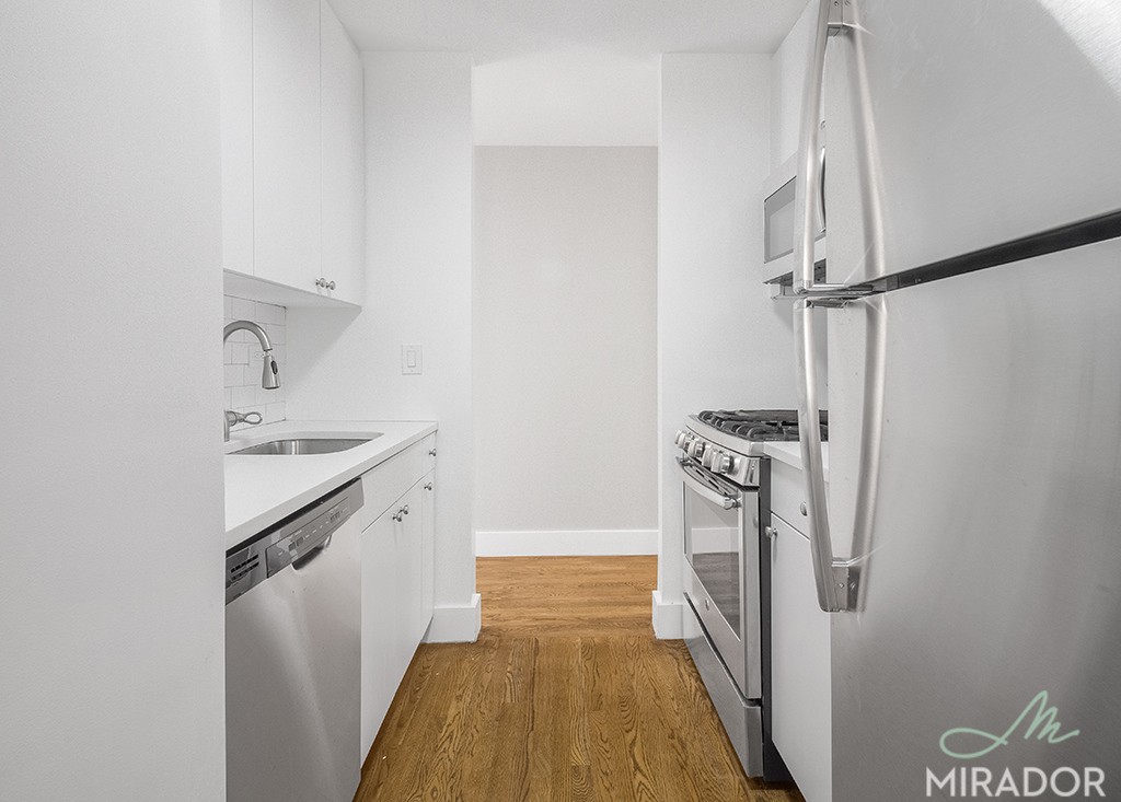 330 E 39th Street 25m Property Photo 5