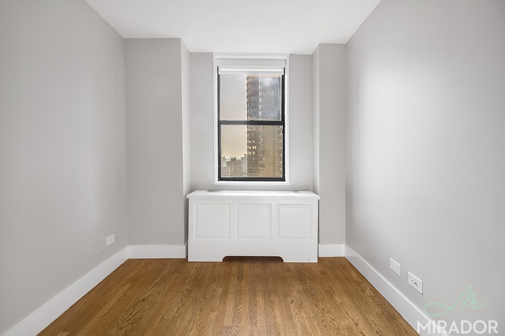 330 E 39th Street 25m Property Photo 7