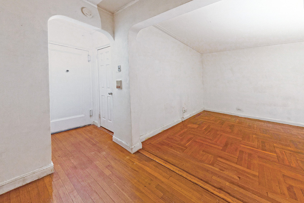 3017 Riverdale Avenue 2h Property Photo 2