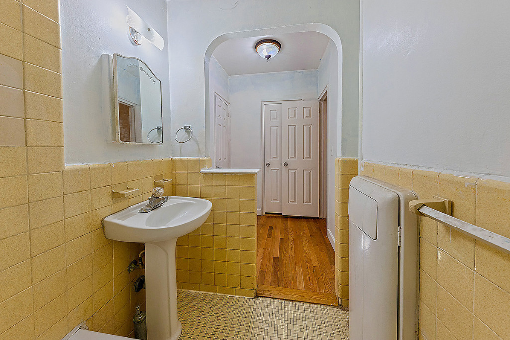 3017 Riverdale Avenue 2h Property Photo 5