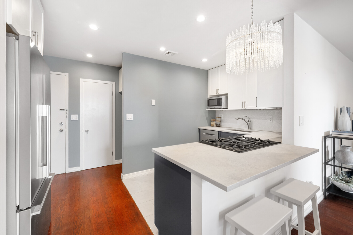 3 Hanover Square 19j Property Photo 1