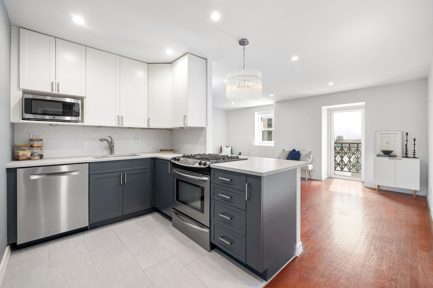 3 Hanover Square 19j Property Photo 4