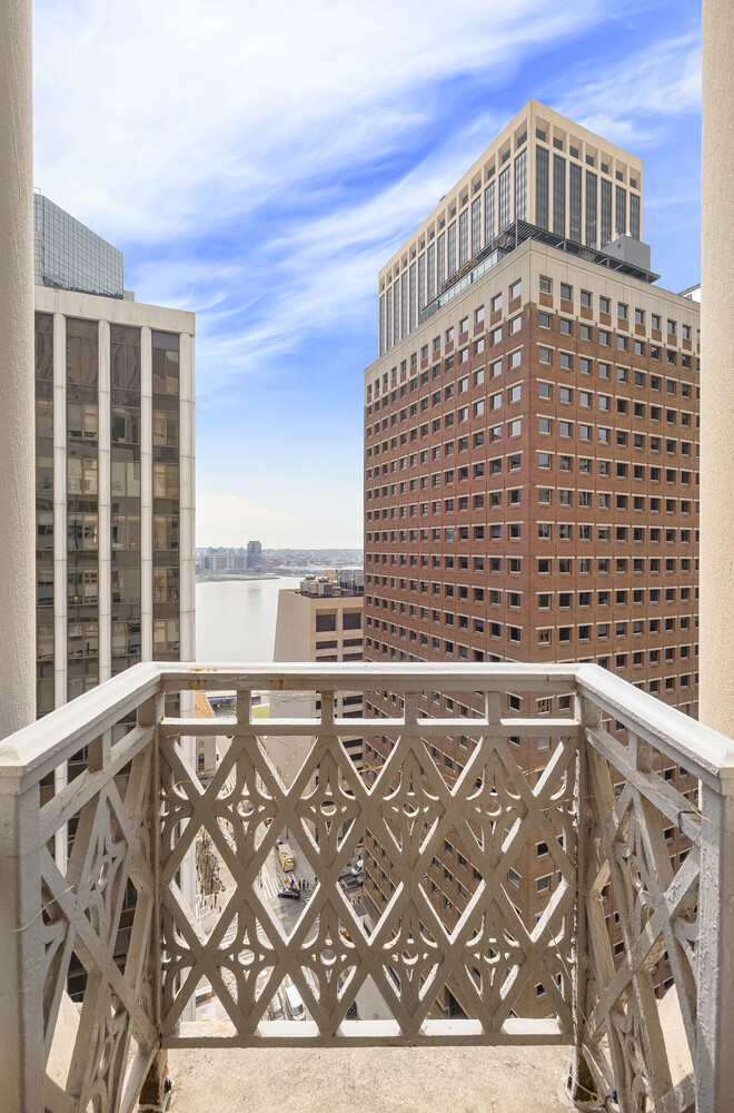 3 Hanover Square 19j Property Photo 9