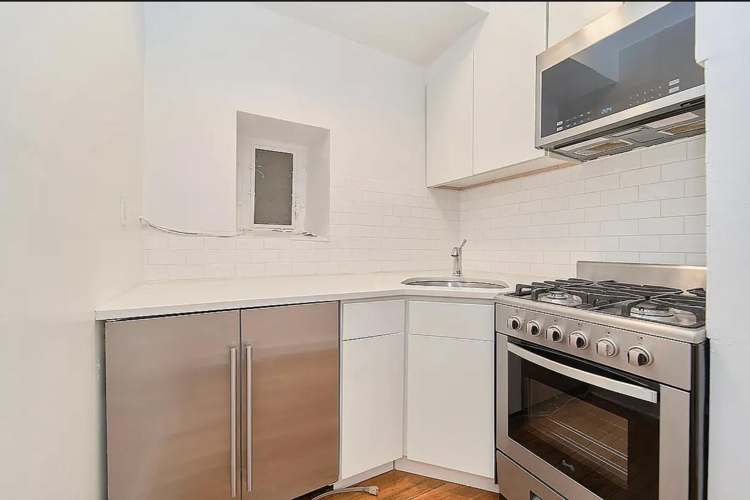 353 W 44th Street Mcc Property Photo 4