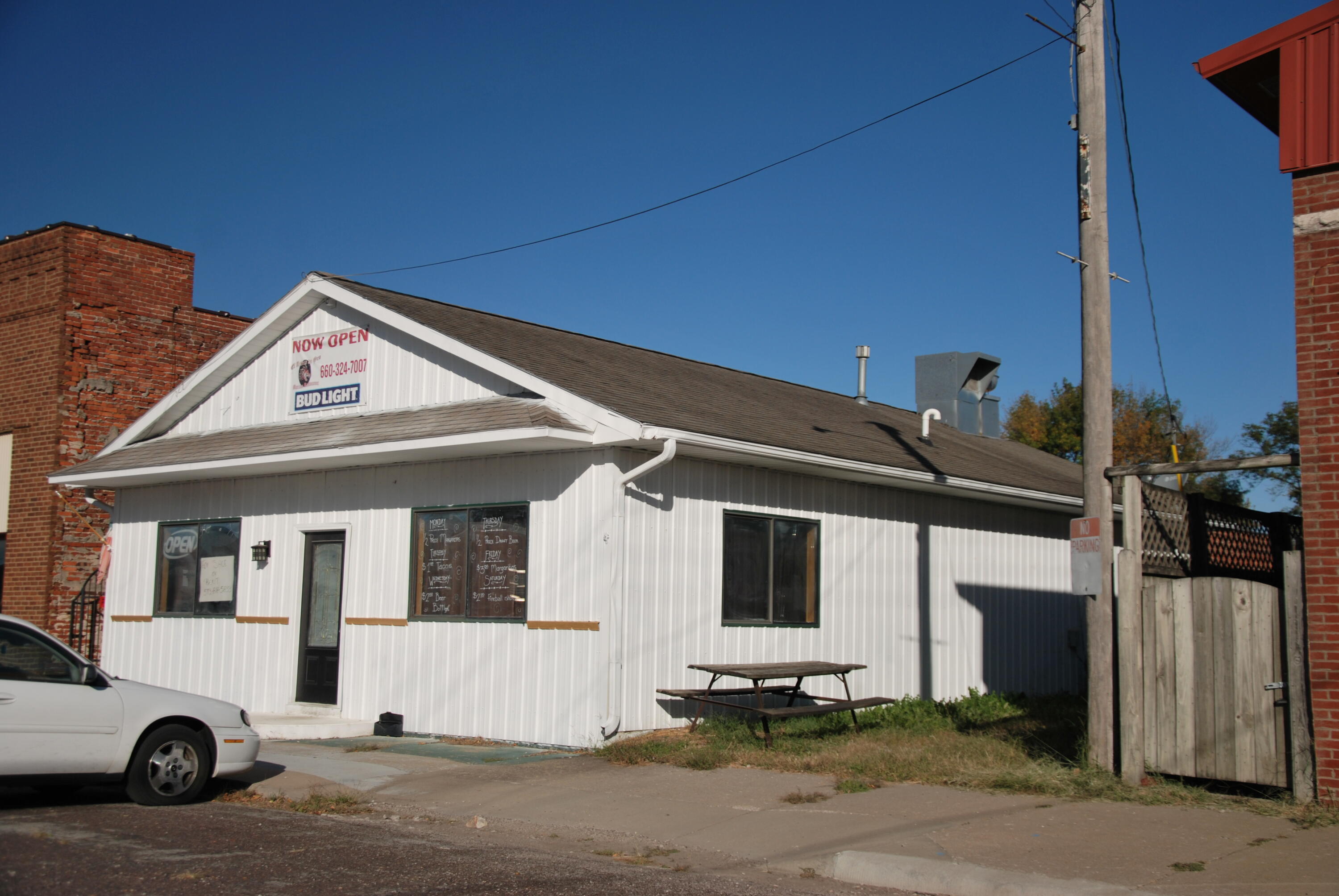 116 W MAPLE ST