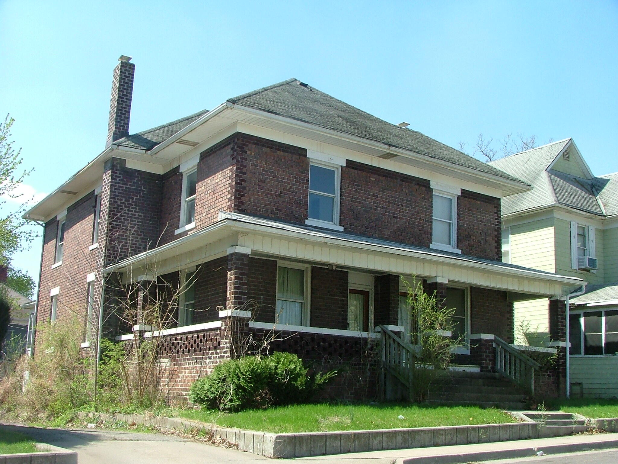 710 W Rollins St Property Photo 1