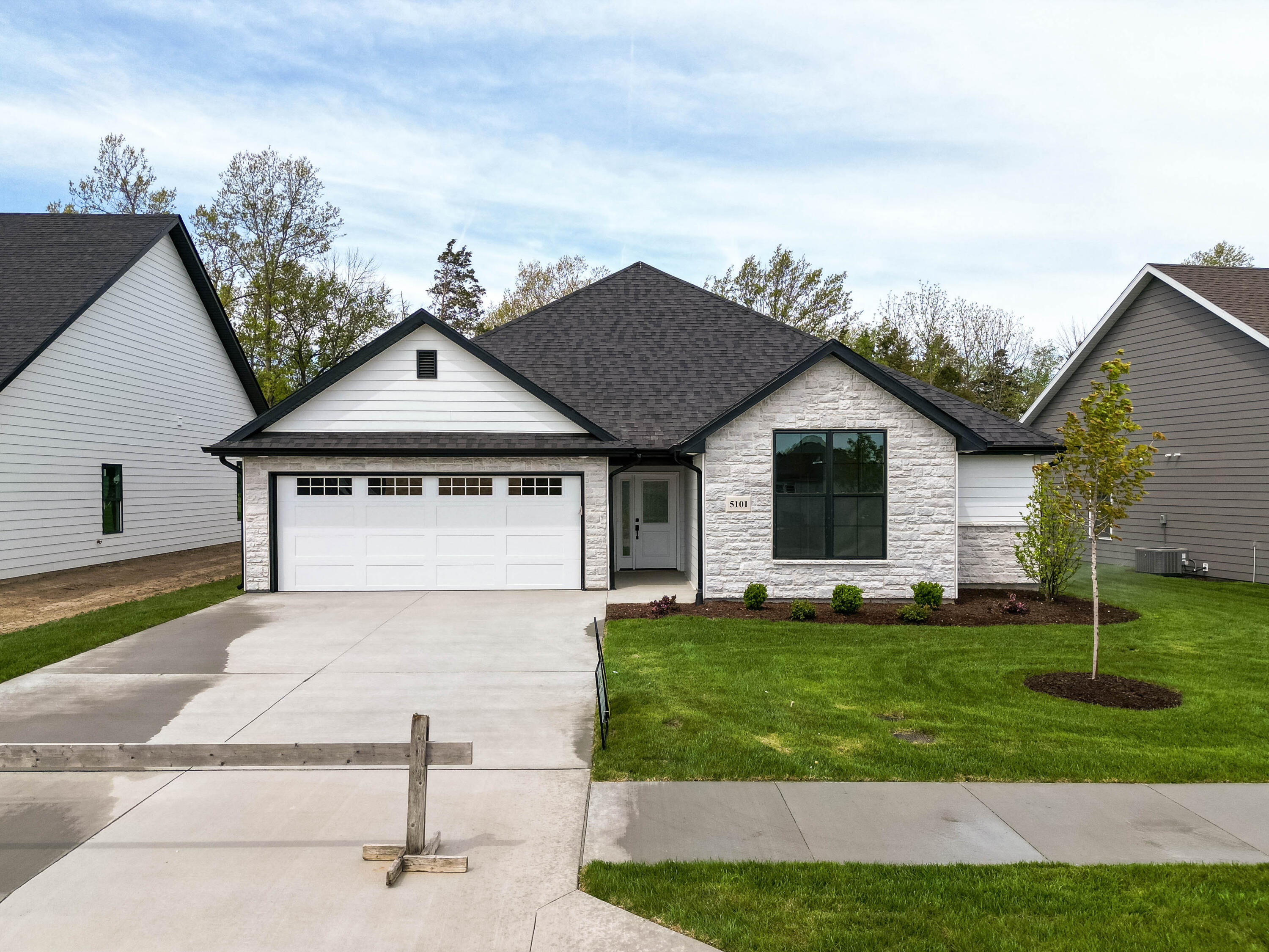5101 WHISPER DR Picture