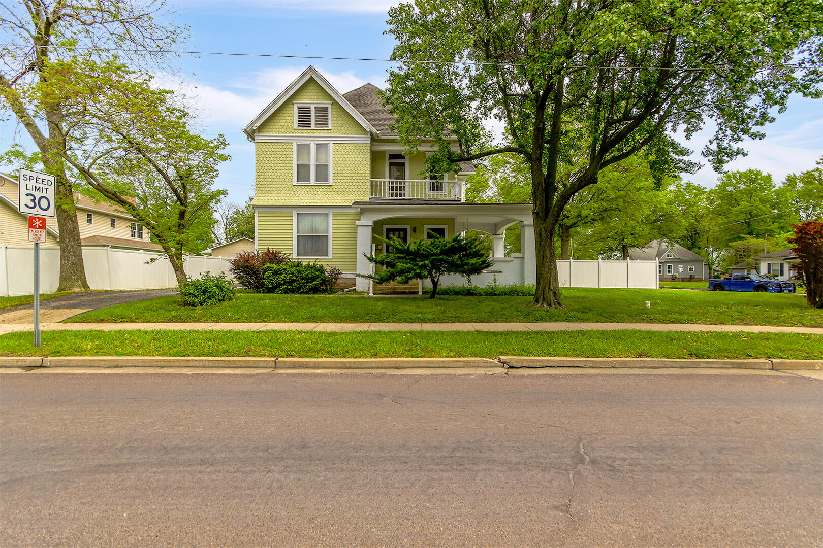 1026 S CLARK Picture