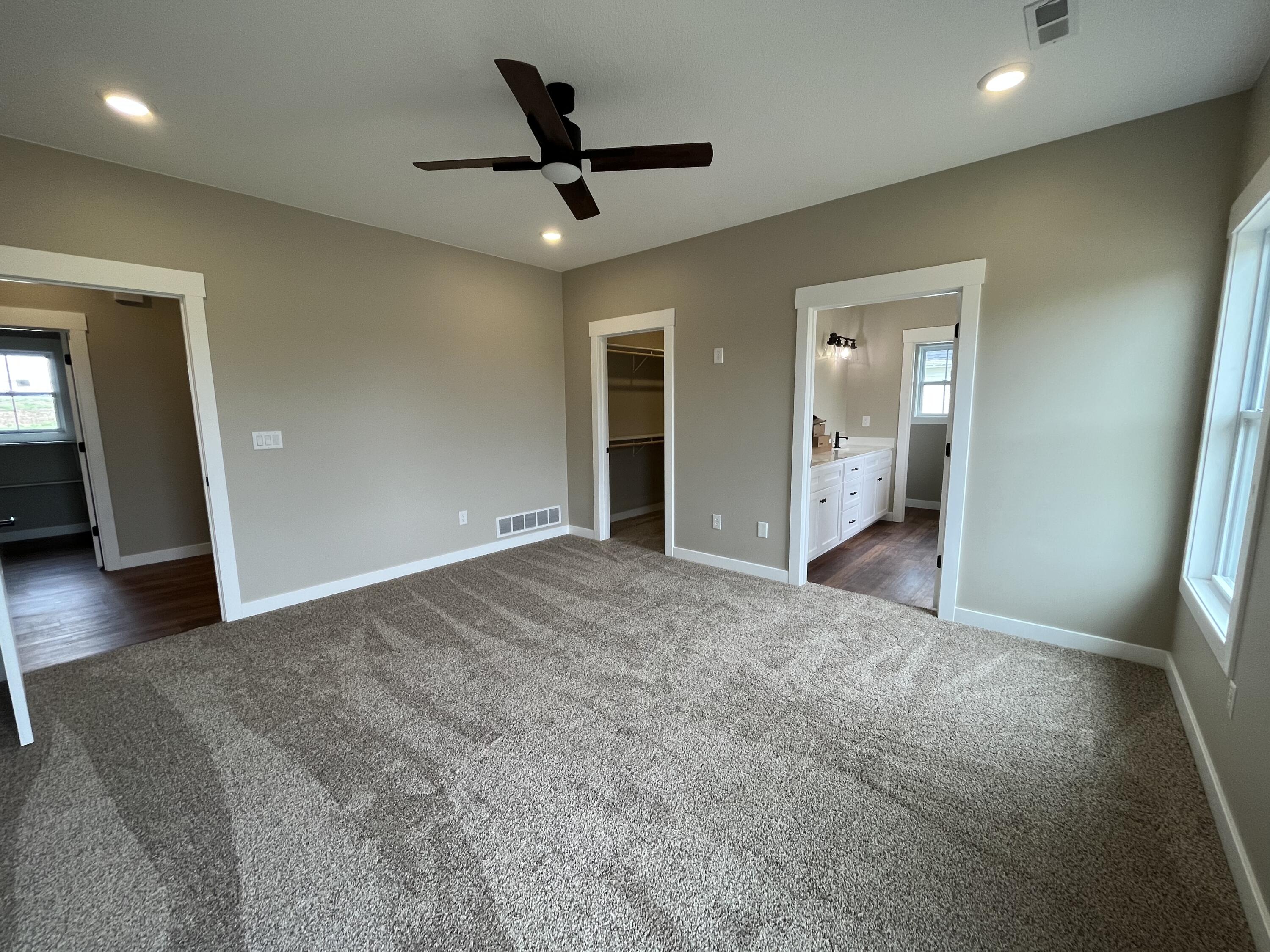 2471 Greenside Dr Property Photo 7