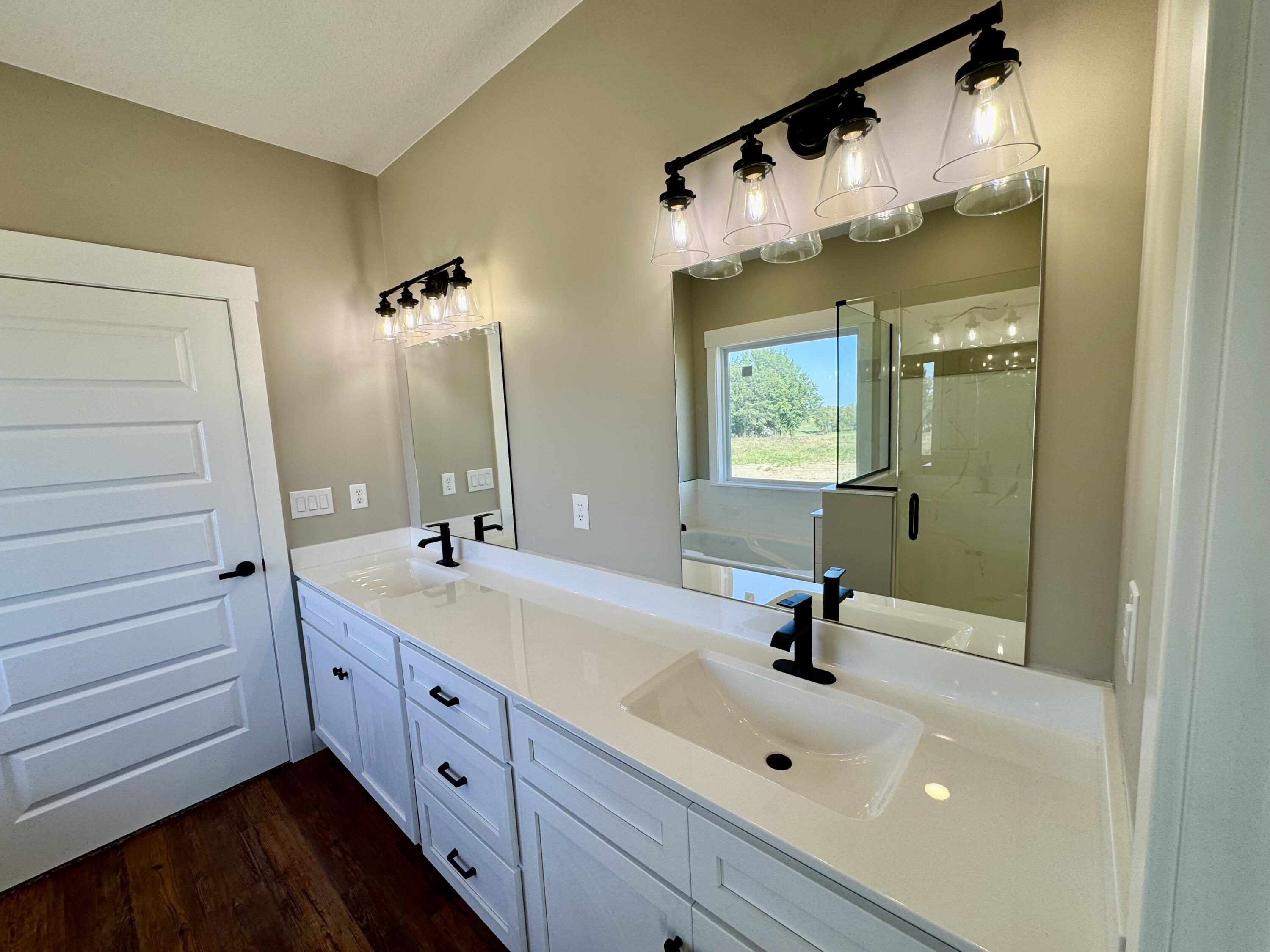 2471 Greenside Dr Property Photo 9