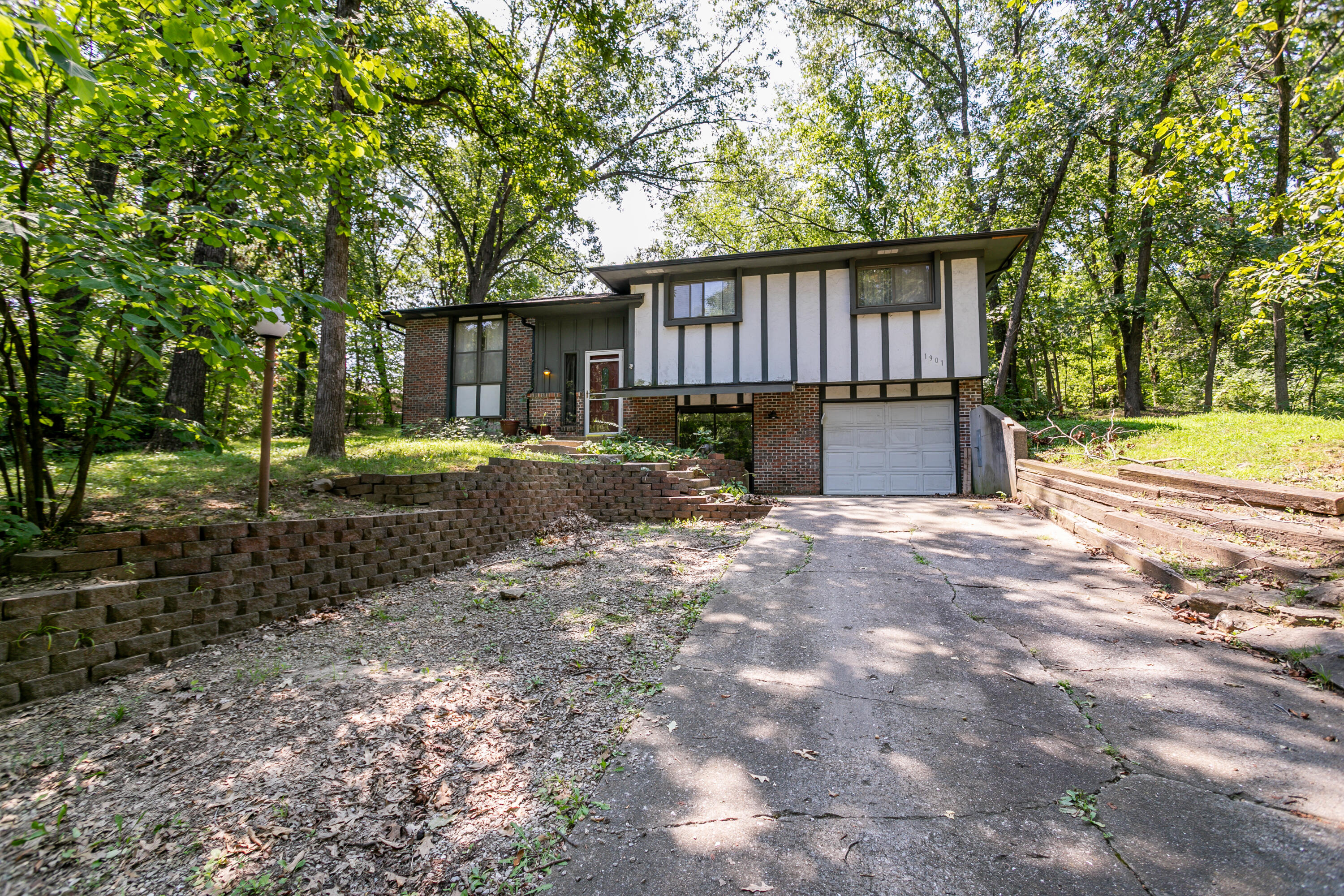 1901 N SOUTH TRAILS TERR Property Photo 1