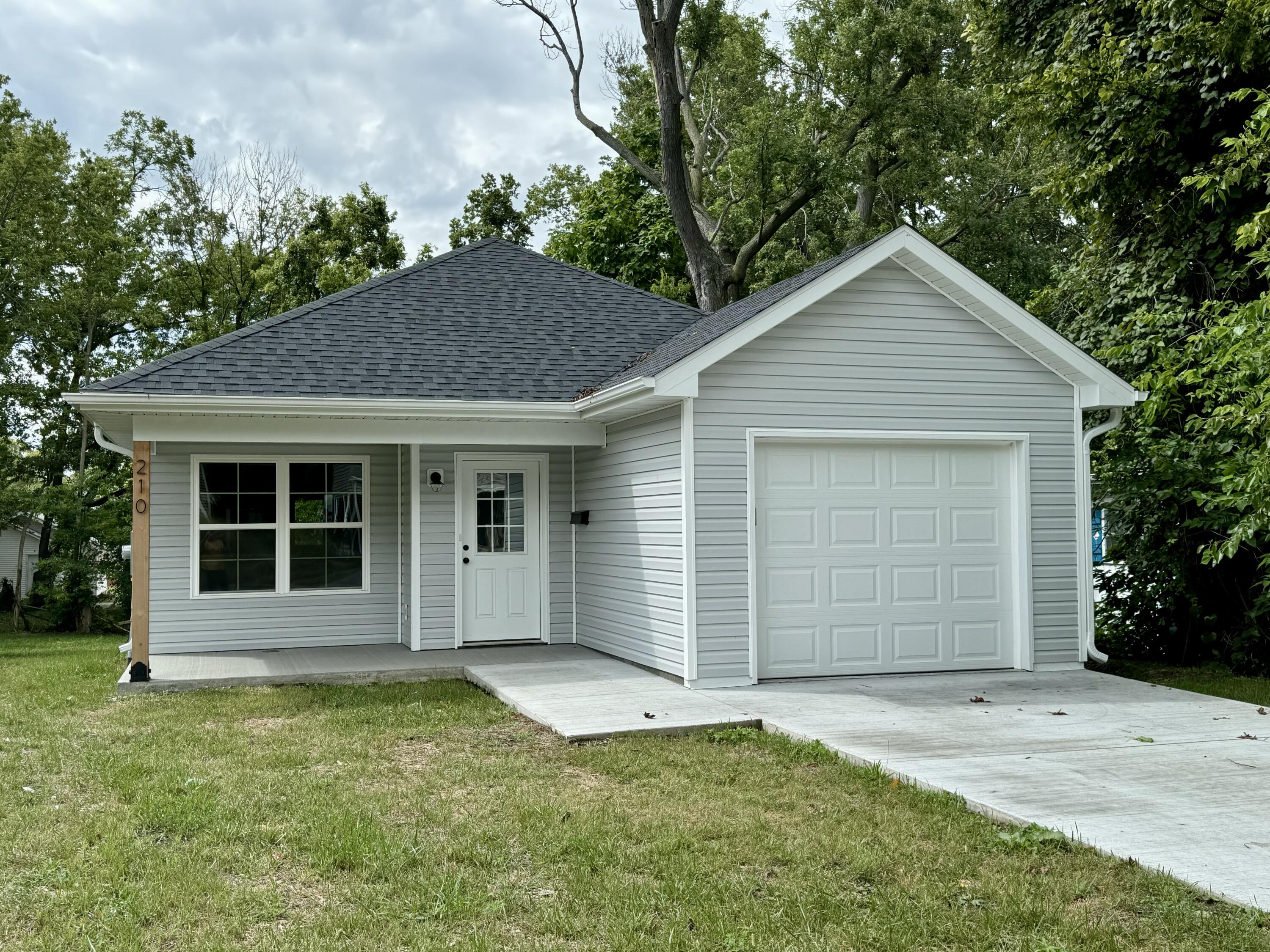 210 Hickman Ave Property Photo