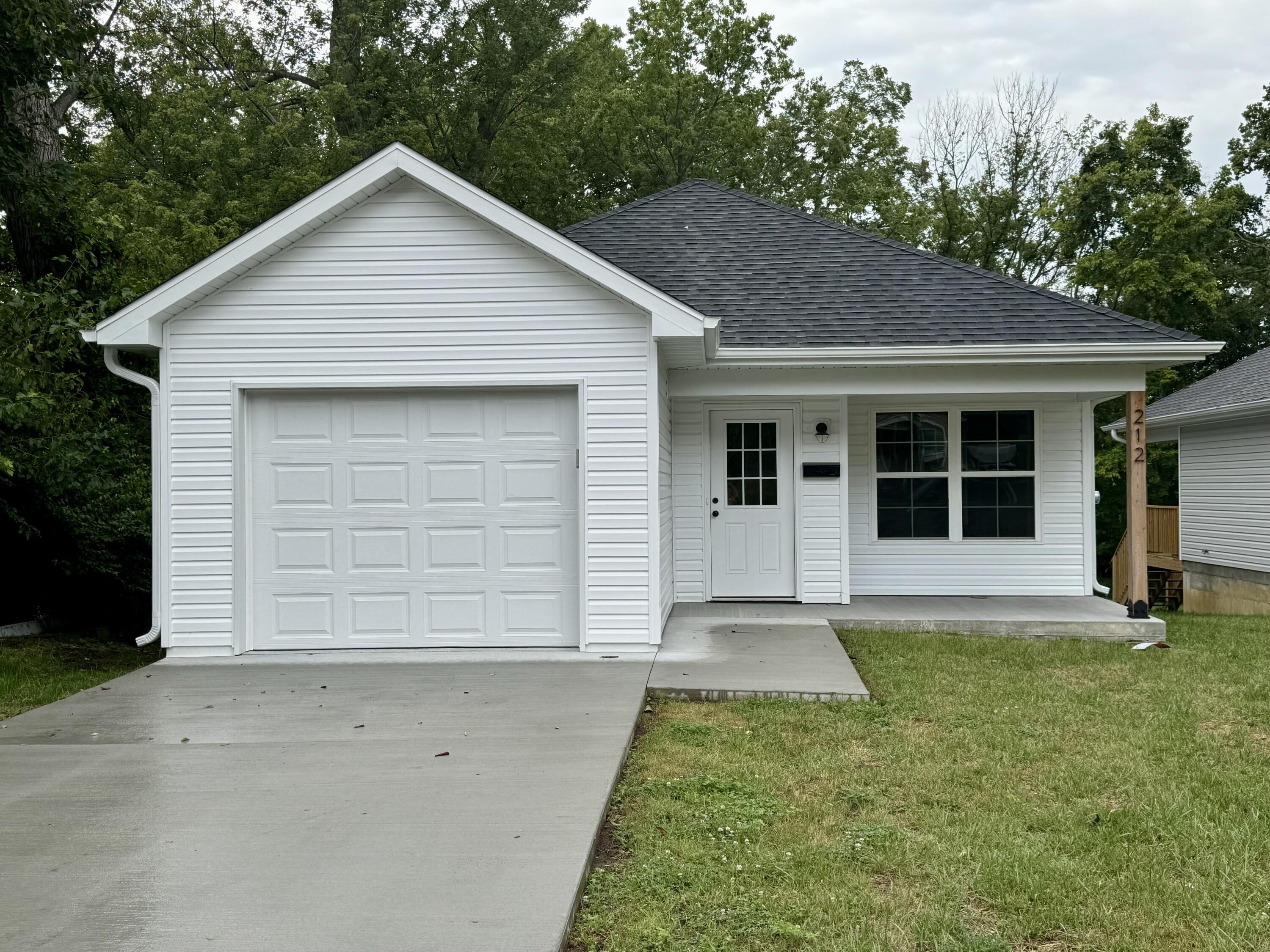 212 Hickman Ave Property Photo