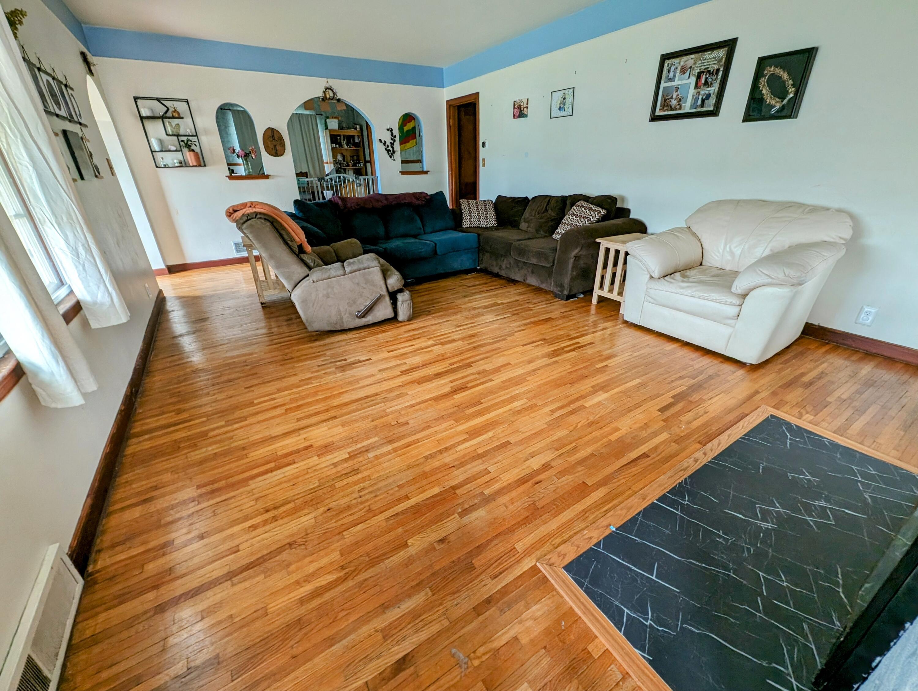 910 Kemper Dr Property Photo