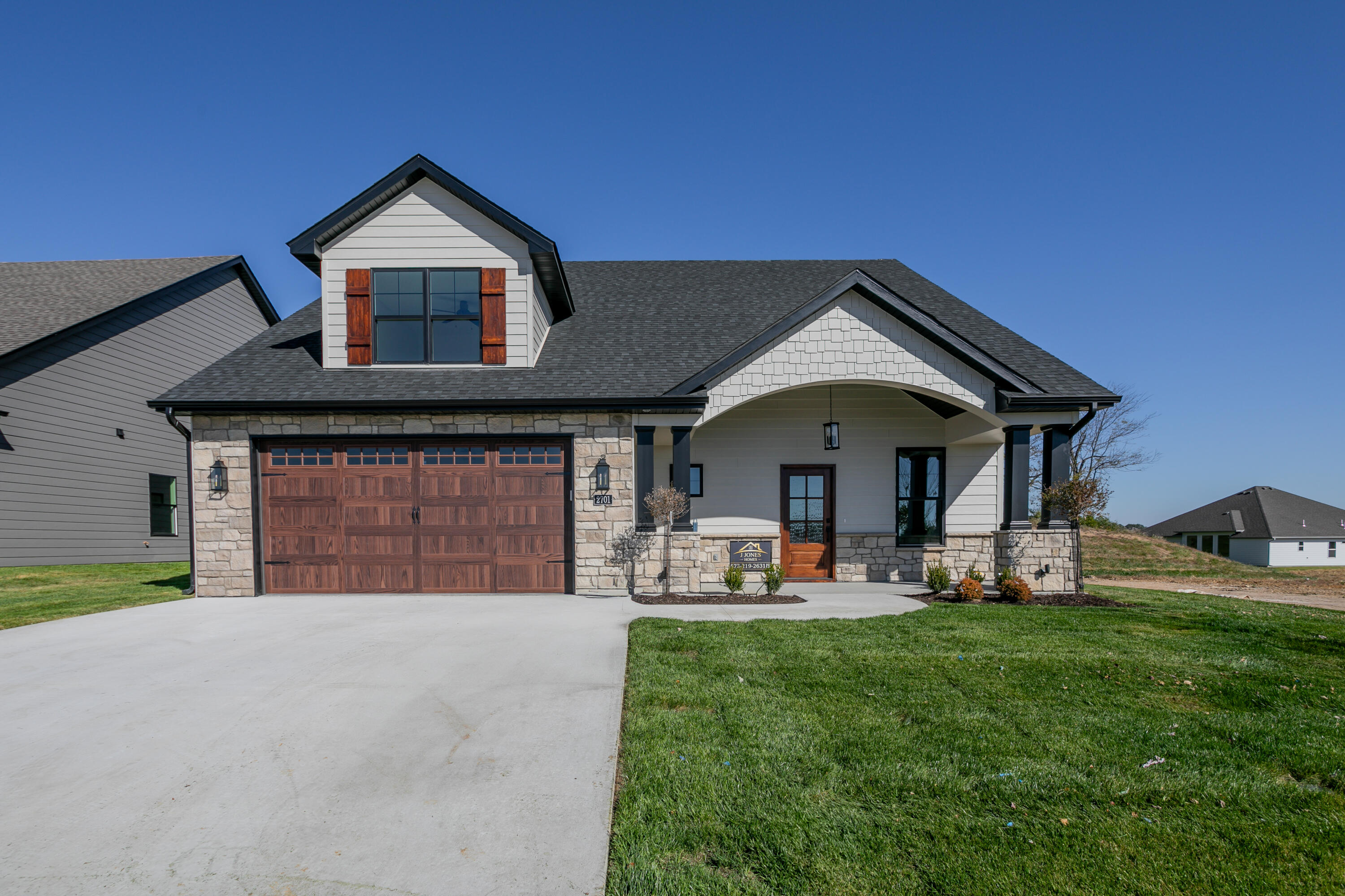 2701 Misty Flower Dr Property Photo 3