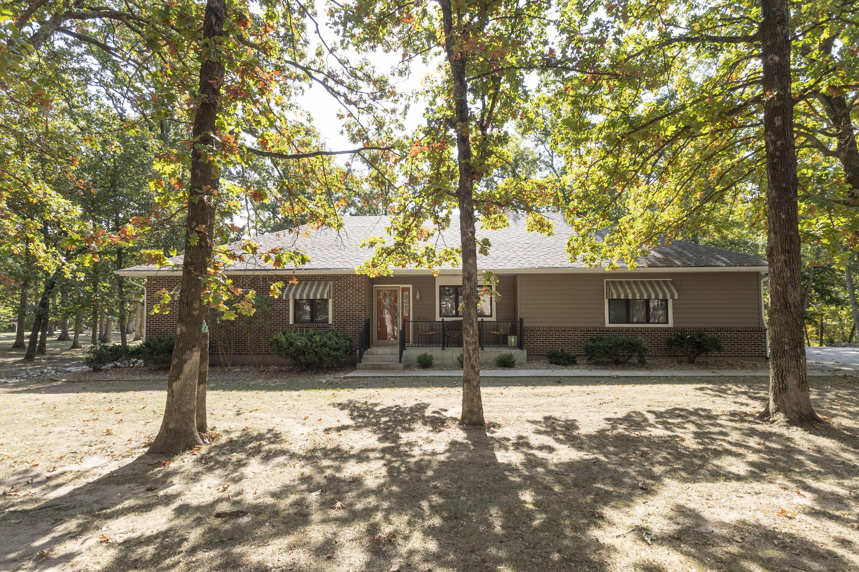 1400 HARVEST LN Picture