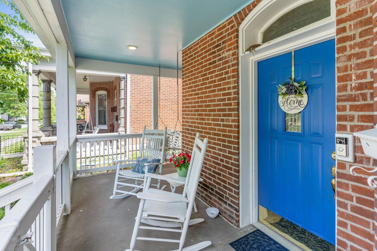 706 E Spring St Property Photo 2