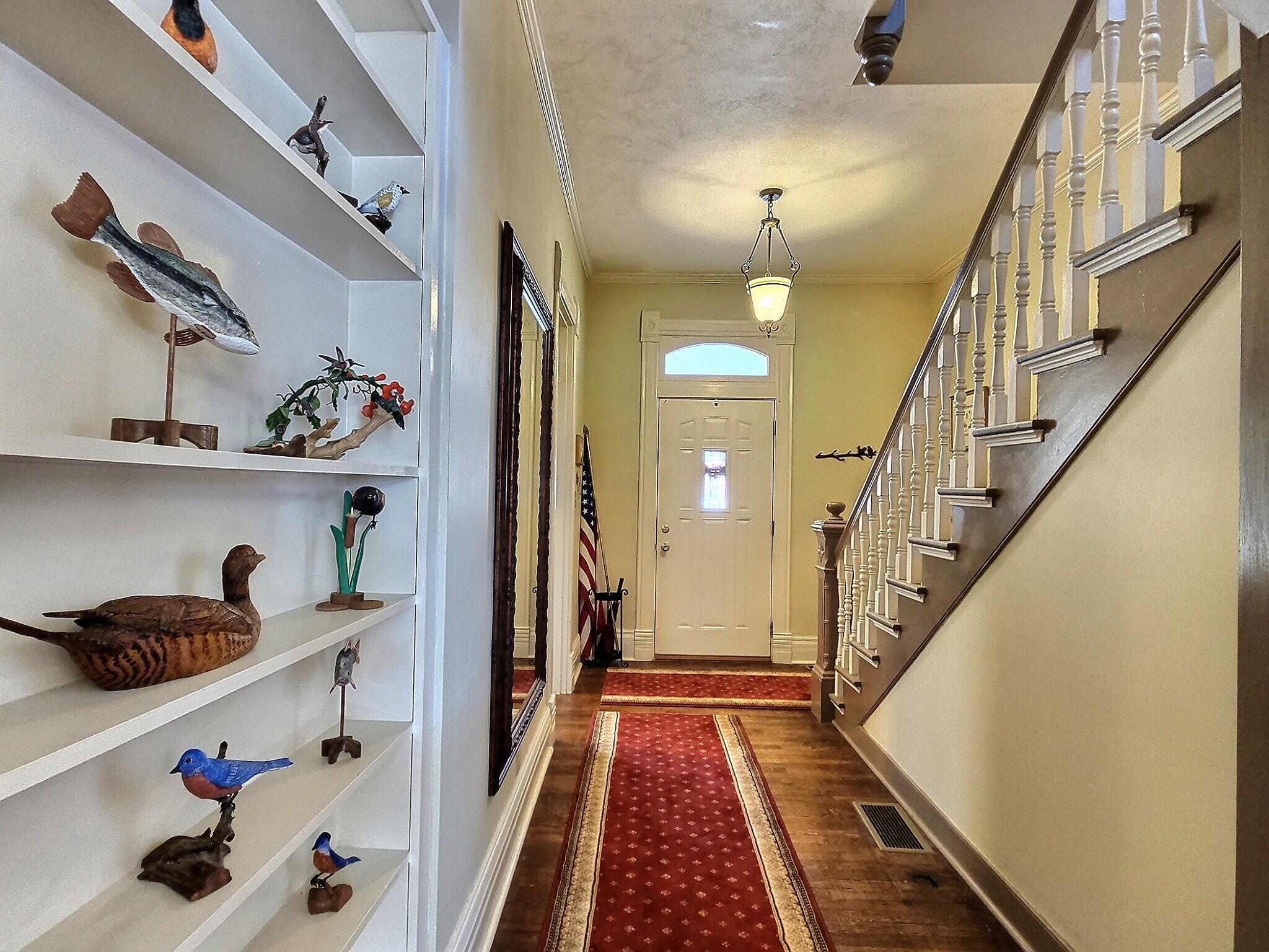 706 E Spring St Property Photo 5