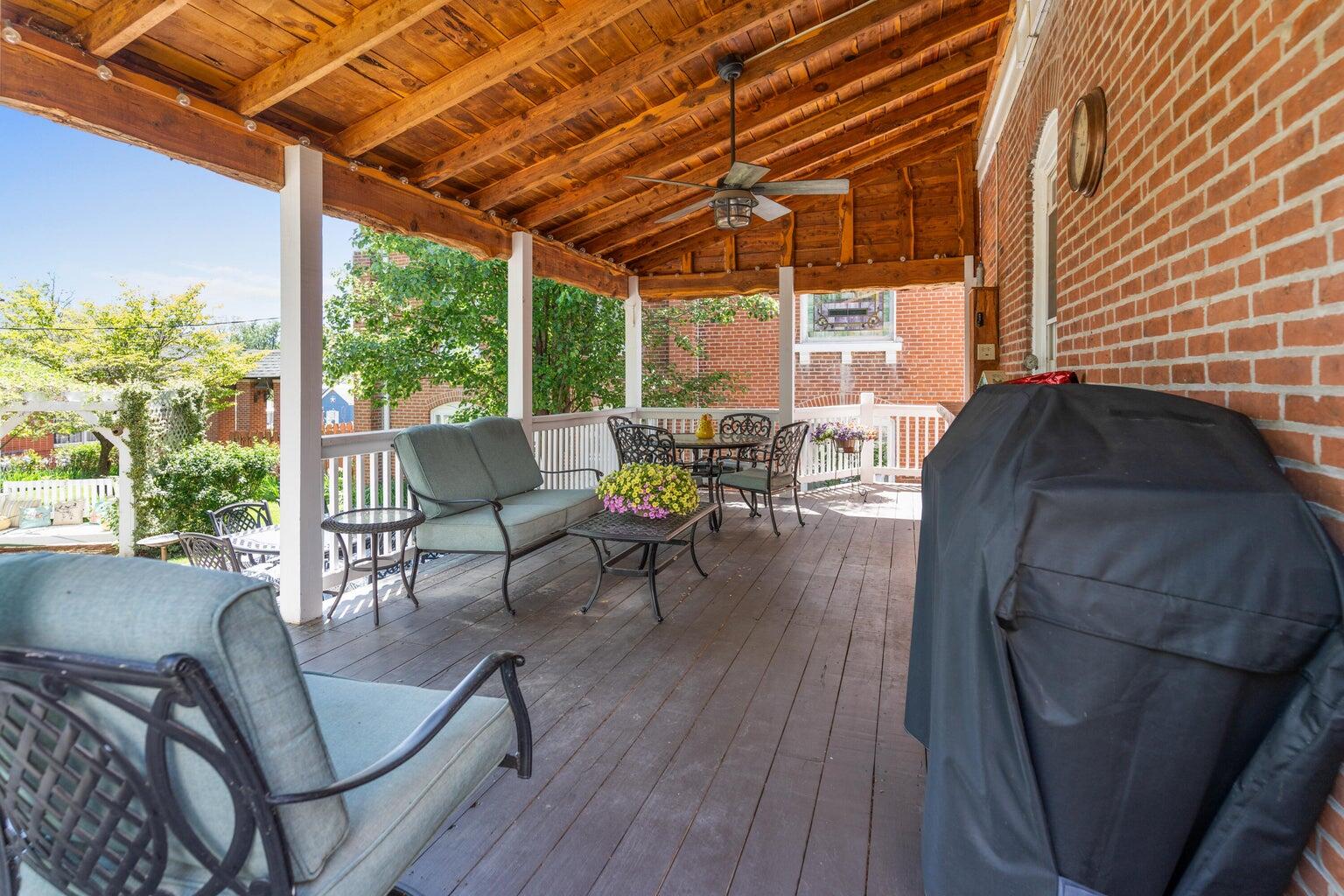 706 E Spring St Property Photo 22