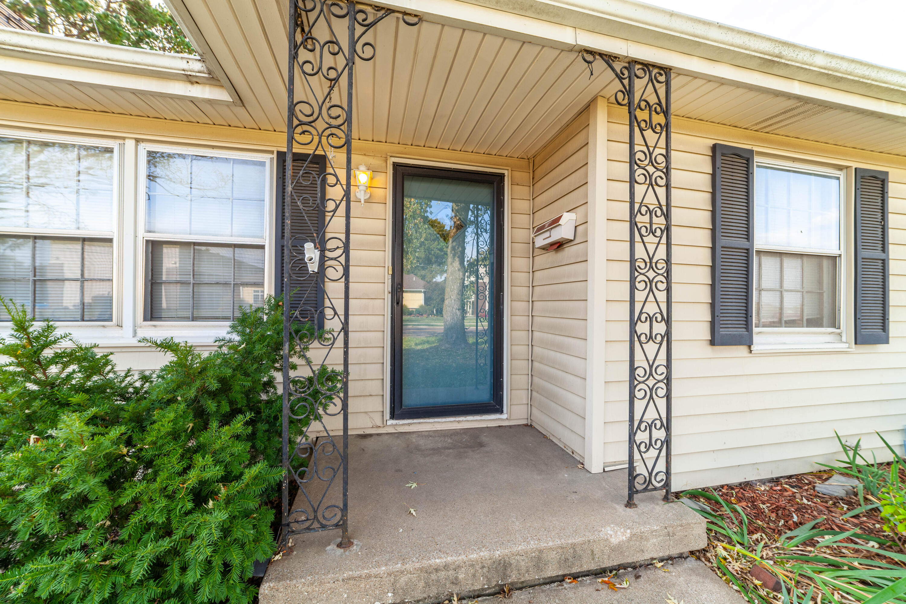 2402 W BROADWAY Picture