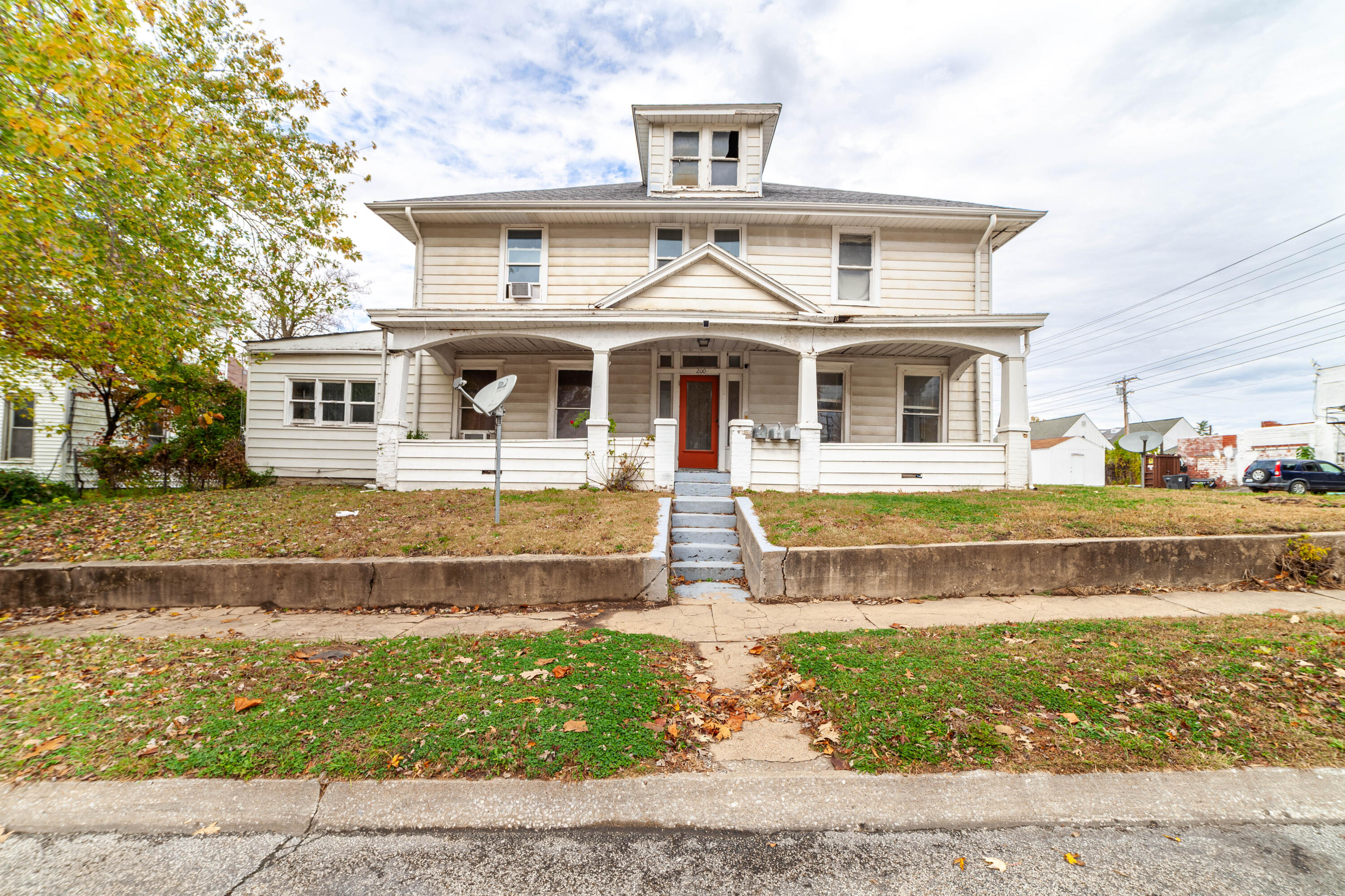 200 W MORRISON ST