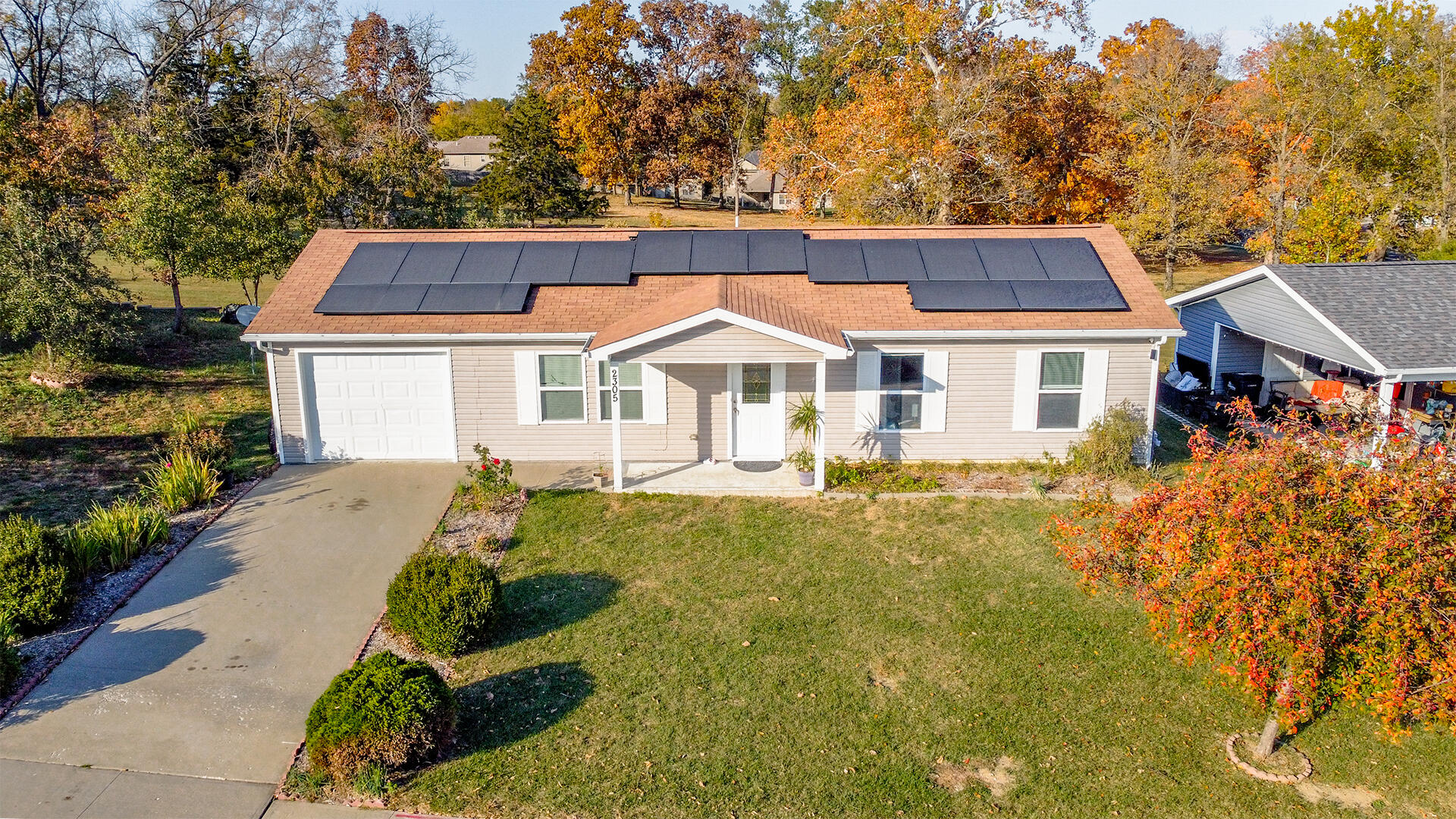 2305 Thomas Dr Property Photo 1