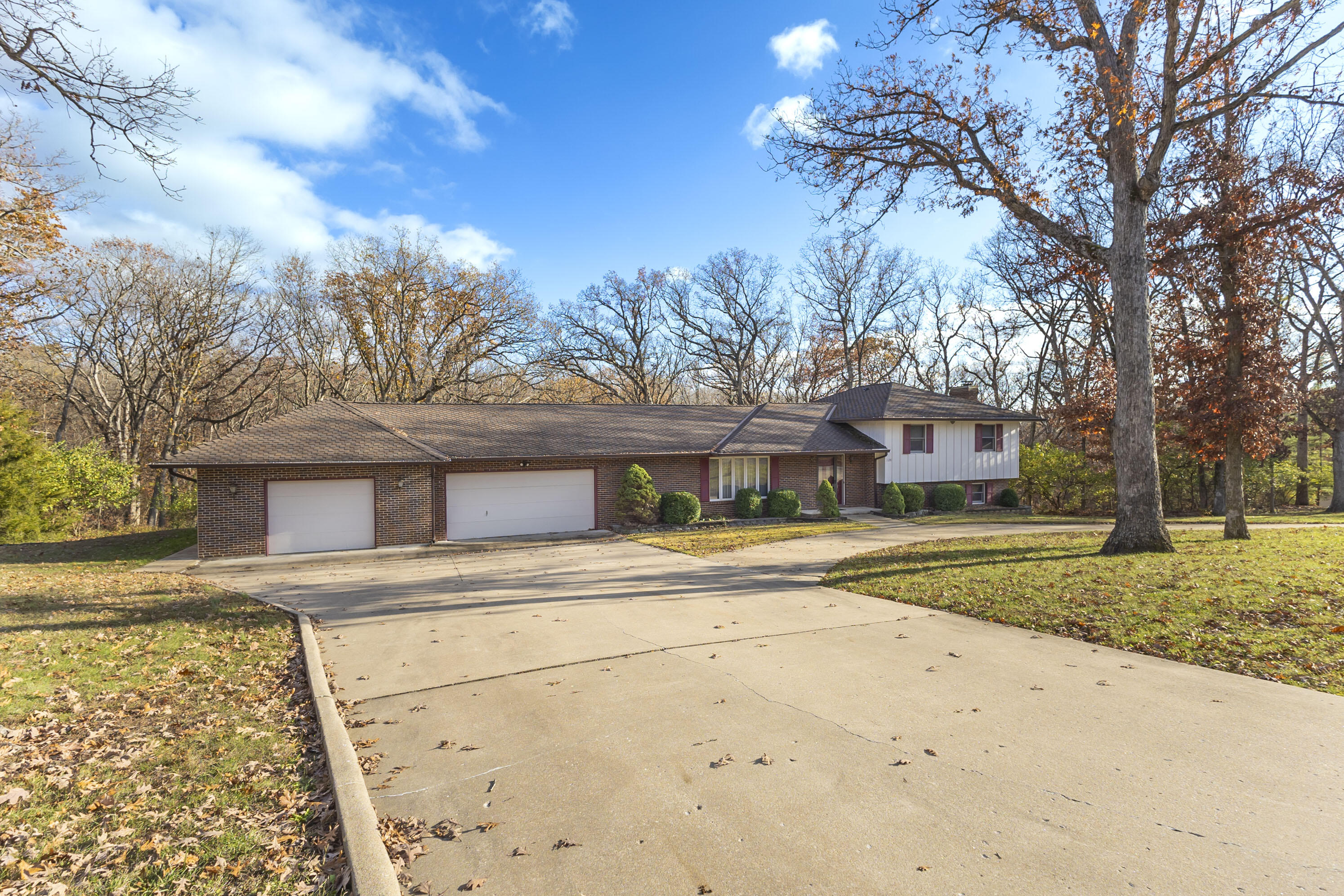 1128 Oxbow Ln Property Photo 1