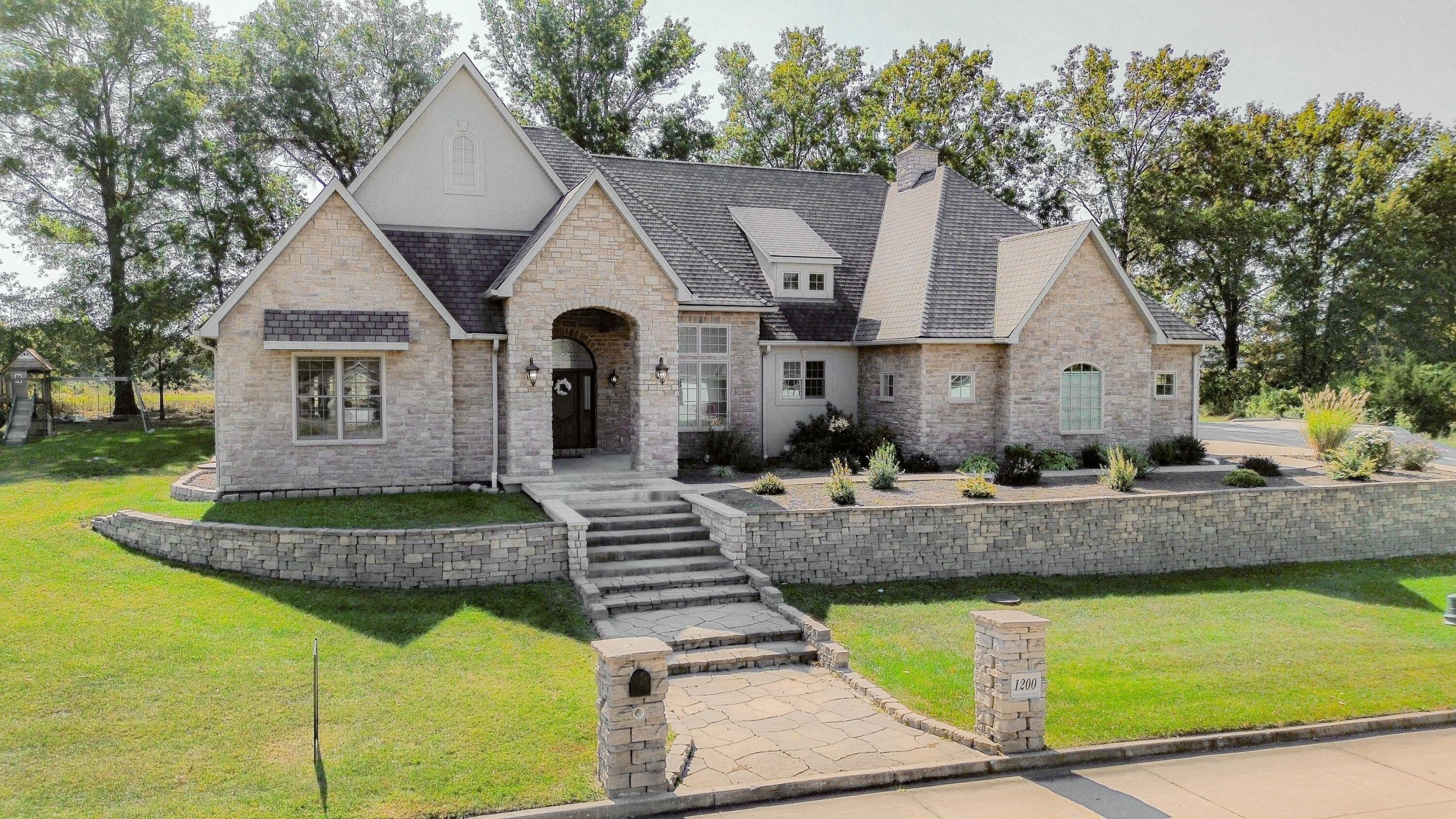1200 Cedar Ridge Dr Property Photo 1