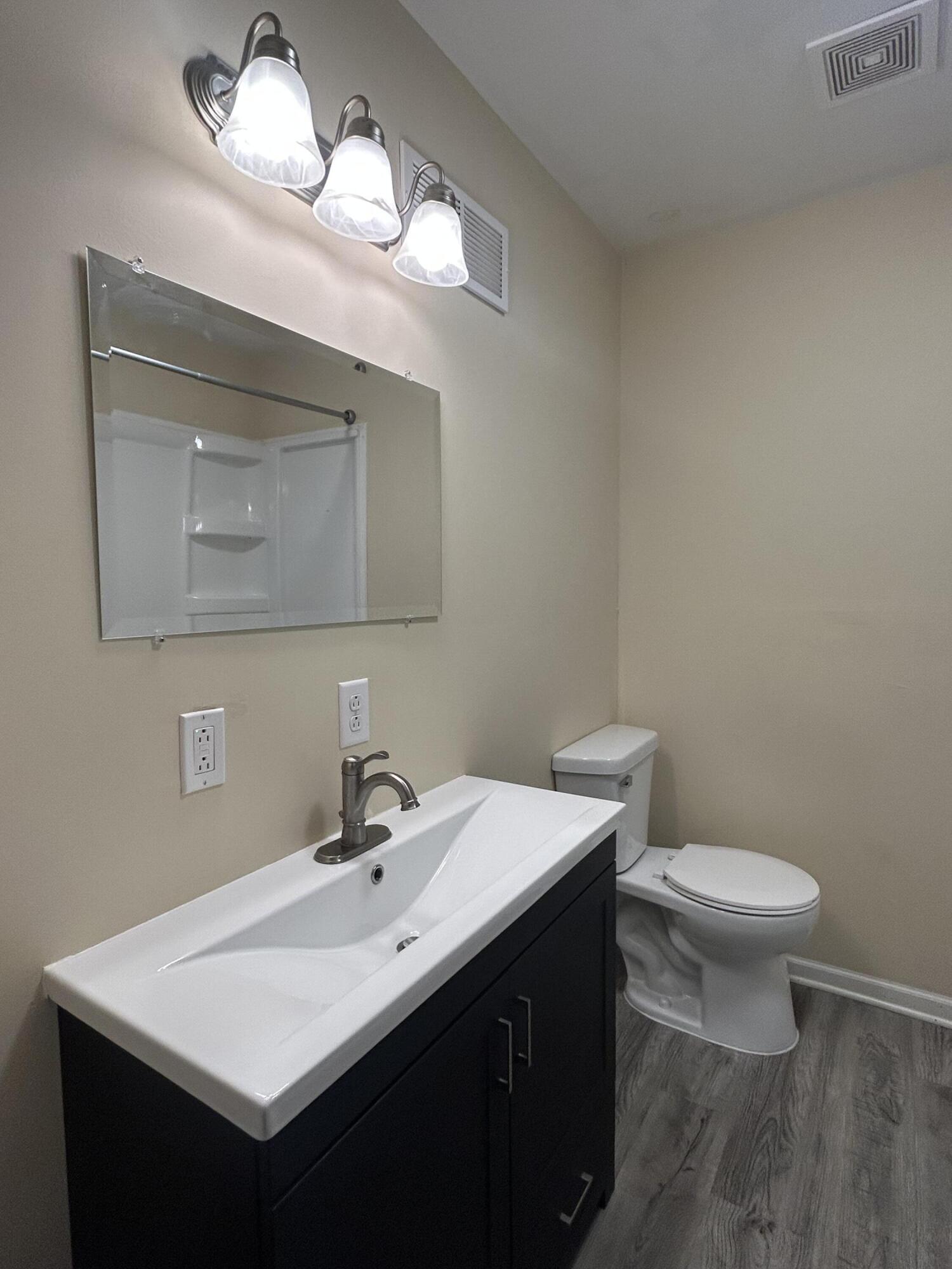 415 N Howard St Property Photo 10