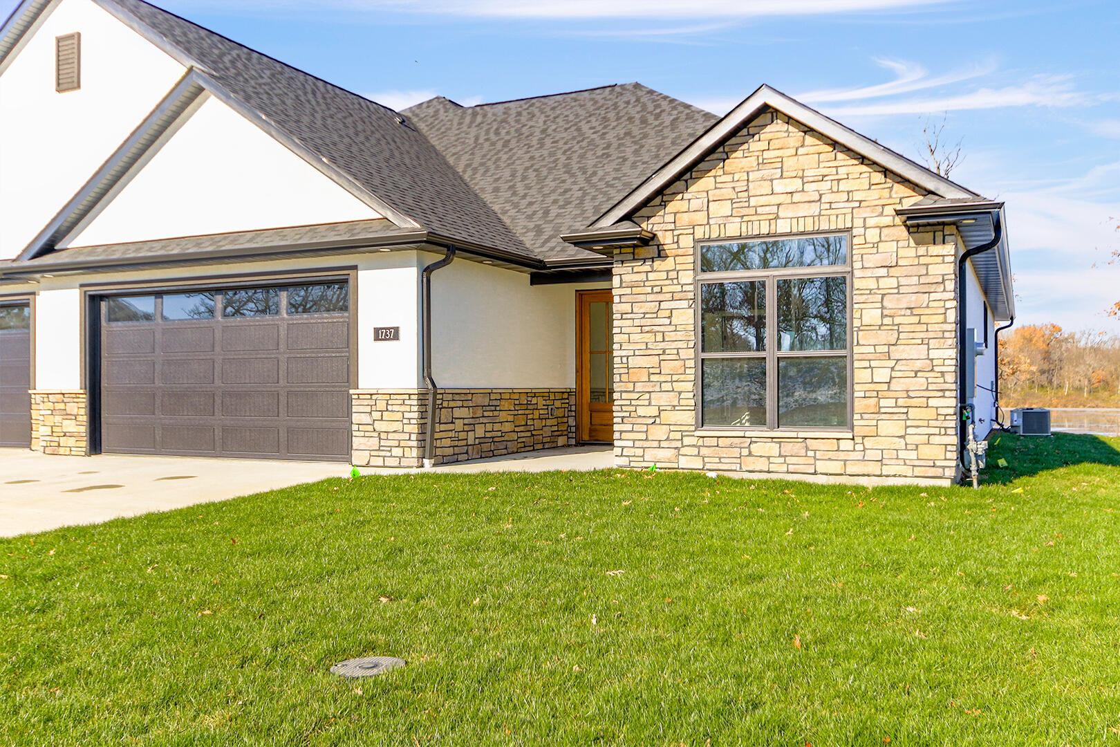 1737 Fairway Oaks Ct Property Photo