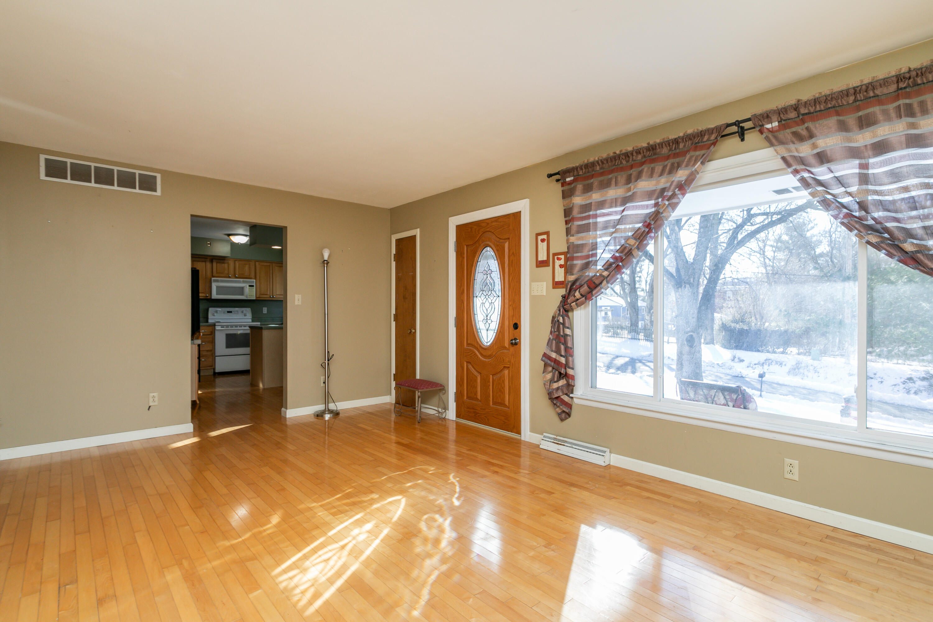 502 4th St Property Photo 8
