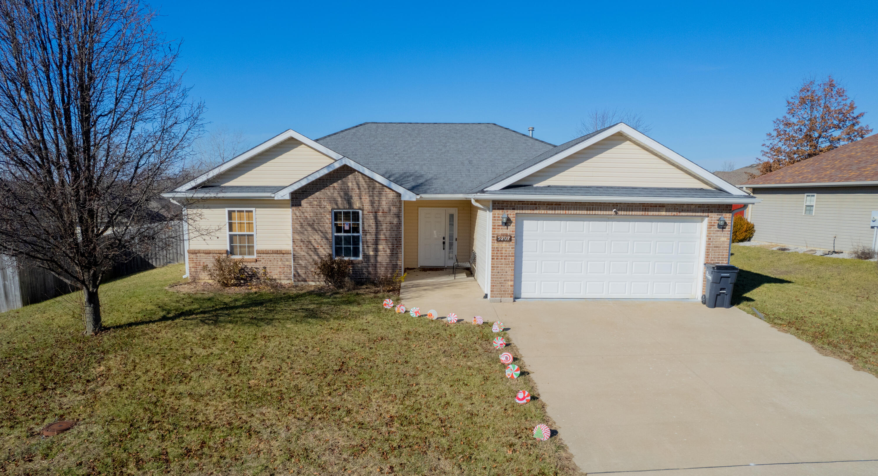 5207 Aspen Ridge Dr Property Photo 1