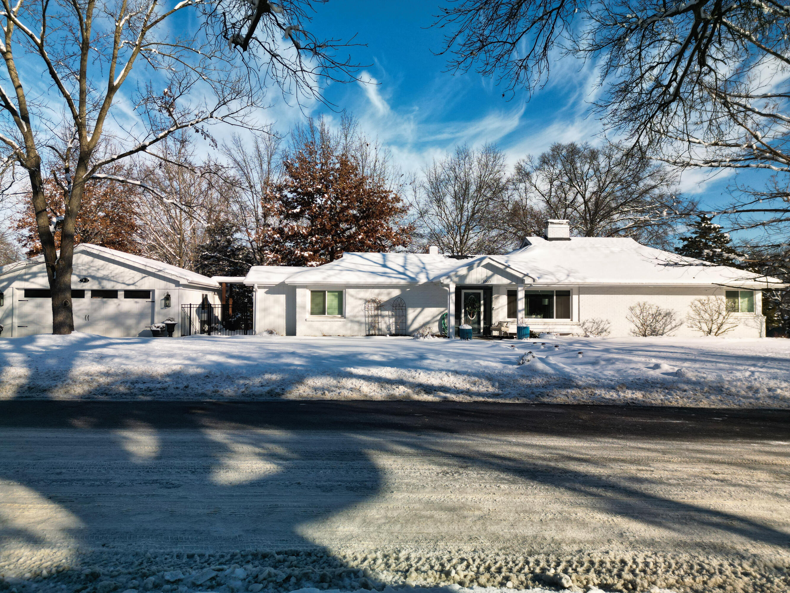 1003 Sunset Dr Property Photo