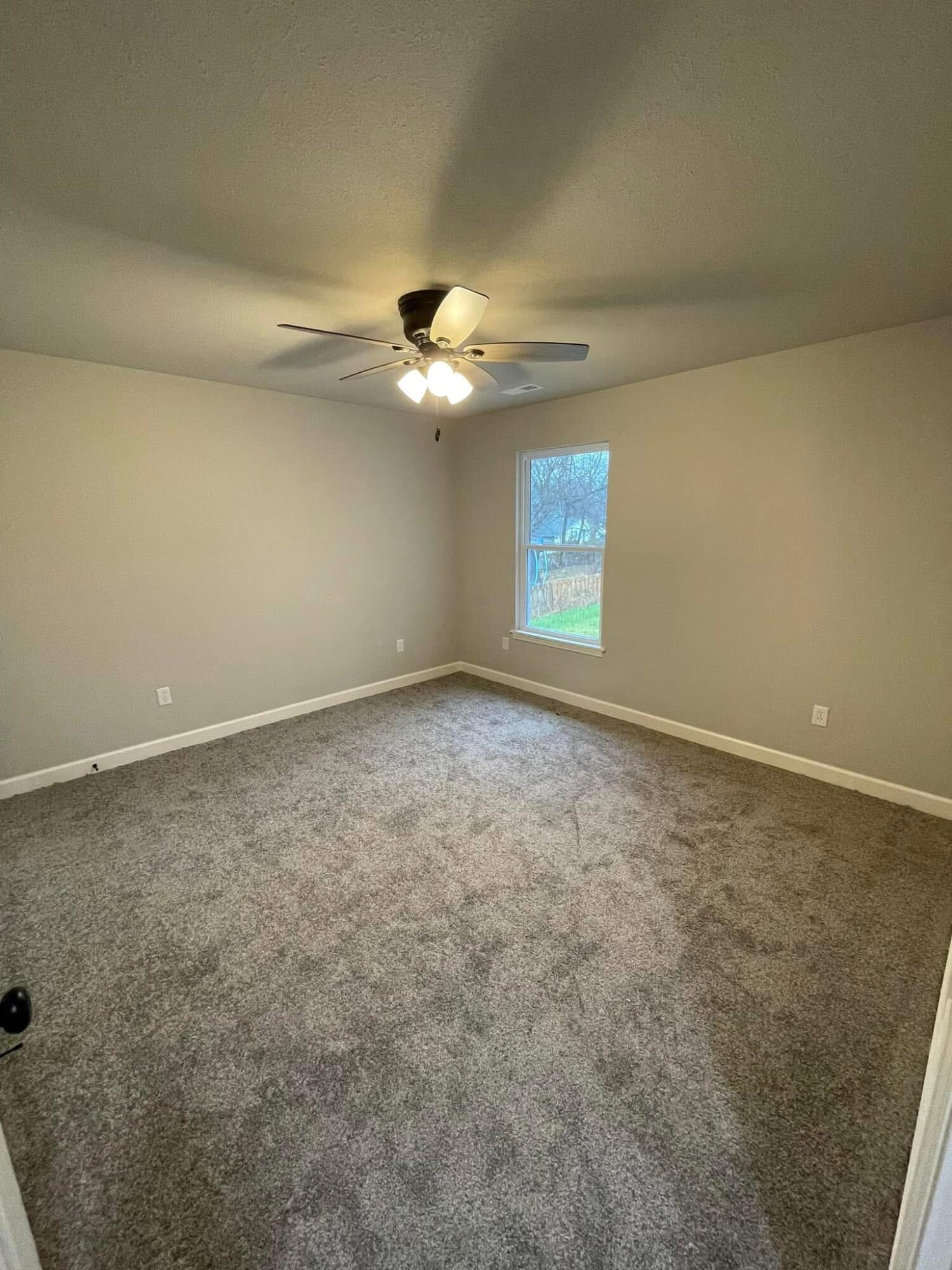 908 7th St Property Photo 11