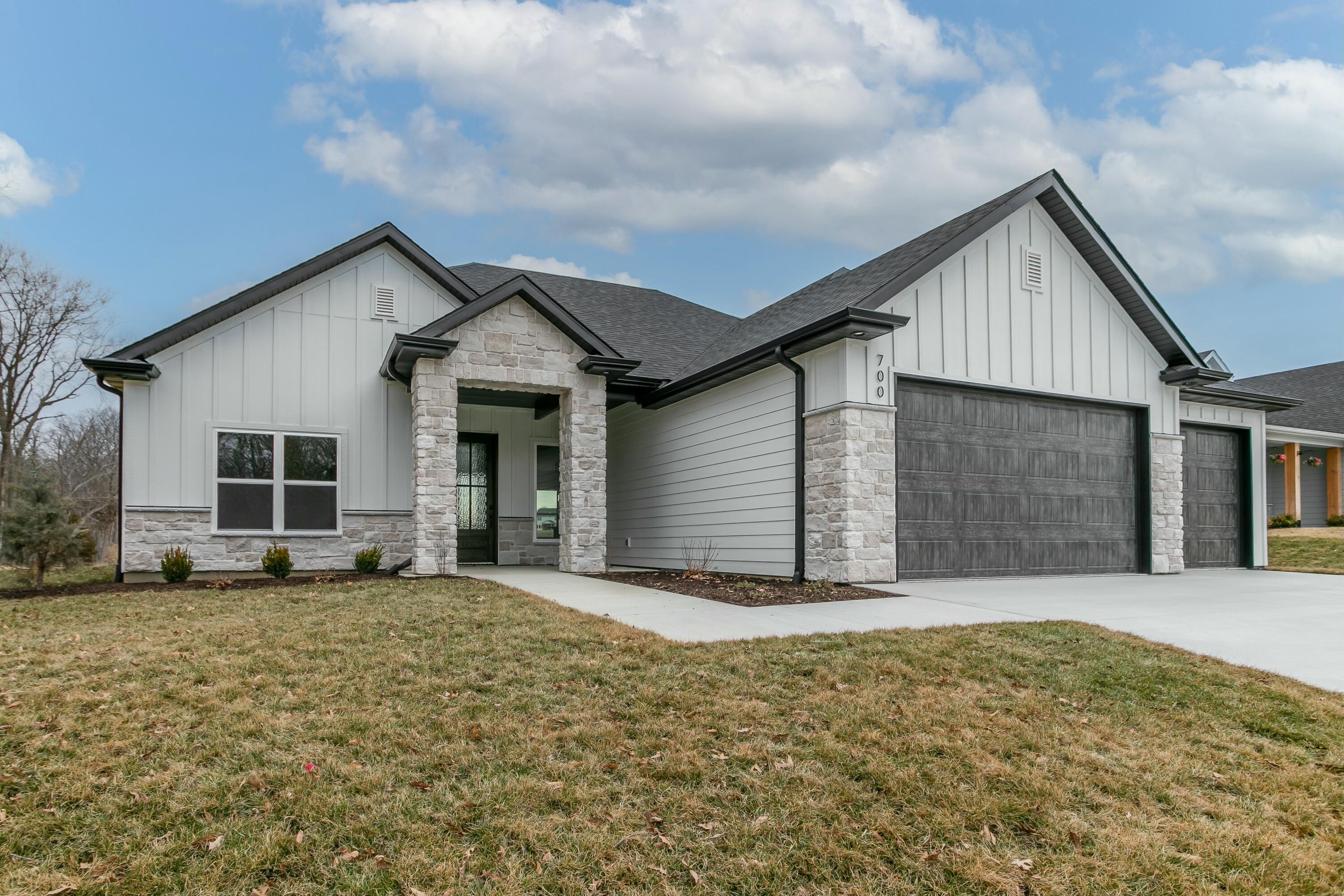 700 Sagemoor Dr Property Photo 2