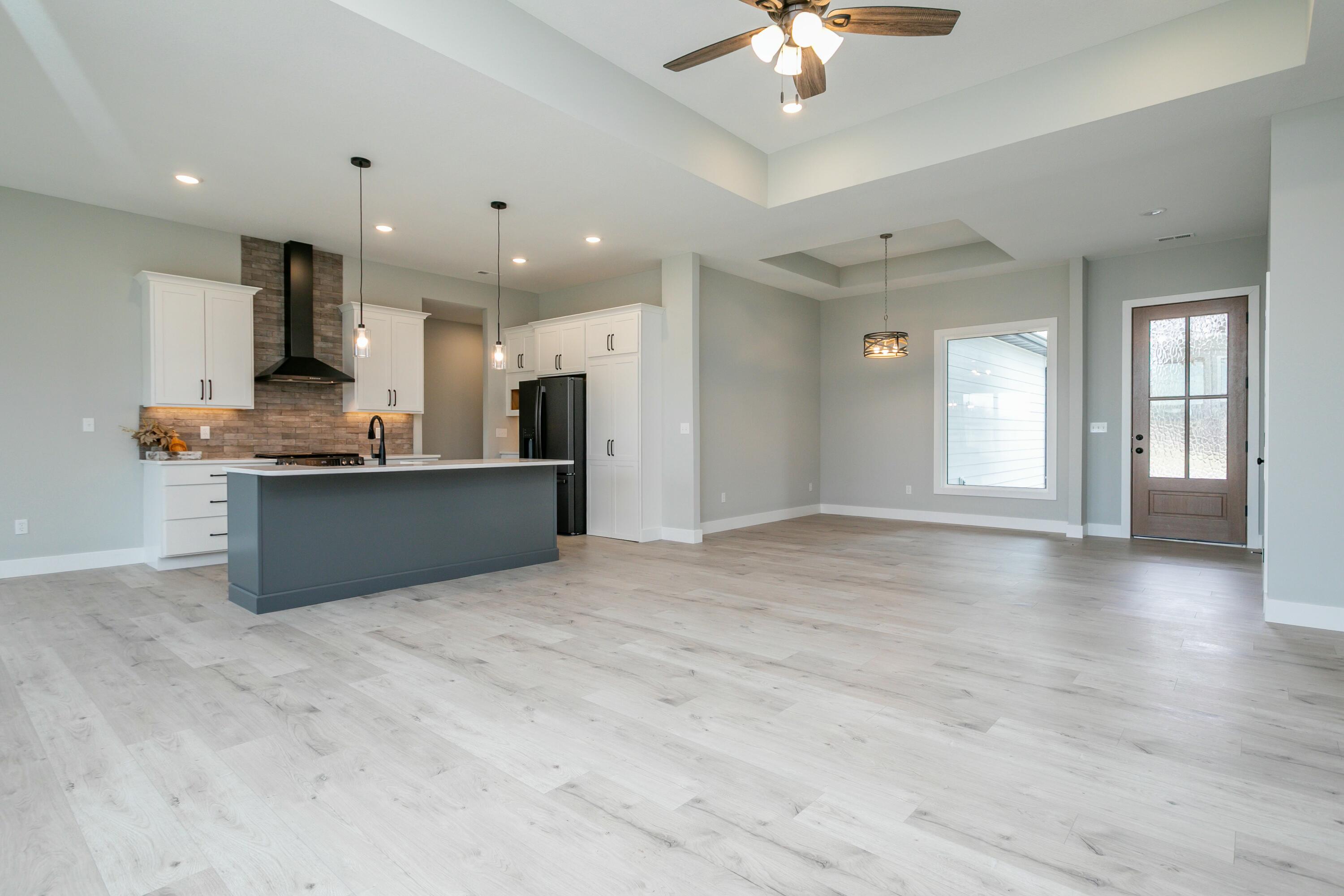 700 Sagemoor Dr Property Photo 8
