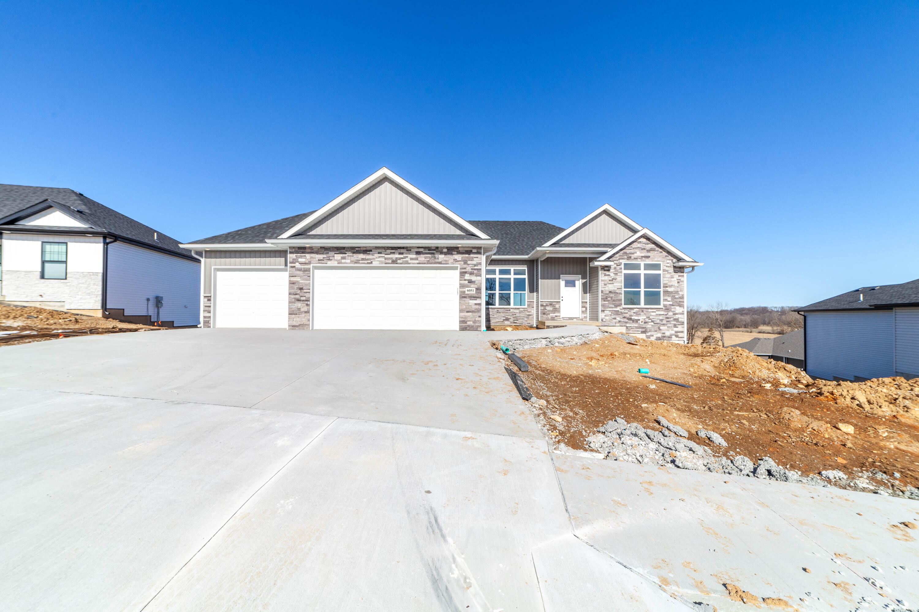 6051 Tamarack Dr Property Photo 4