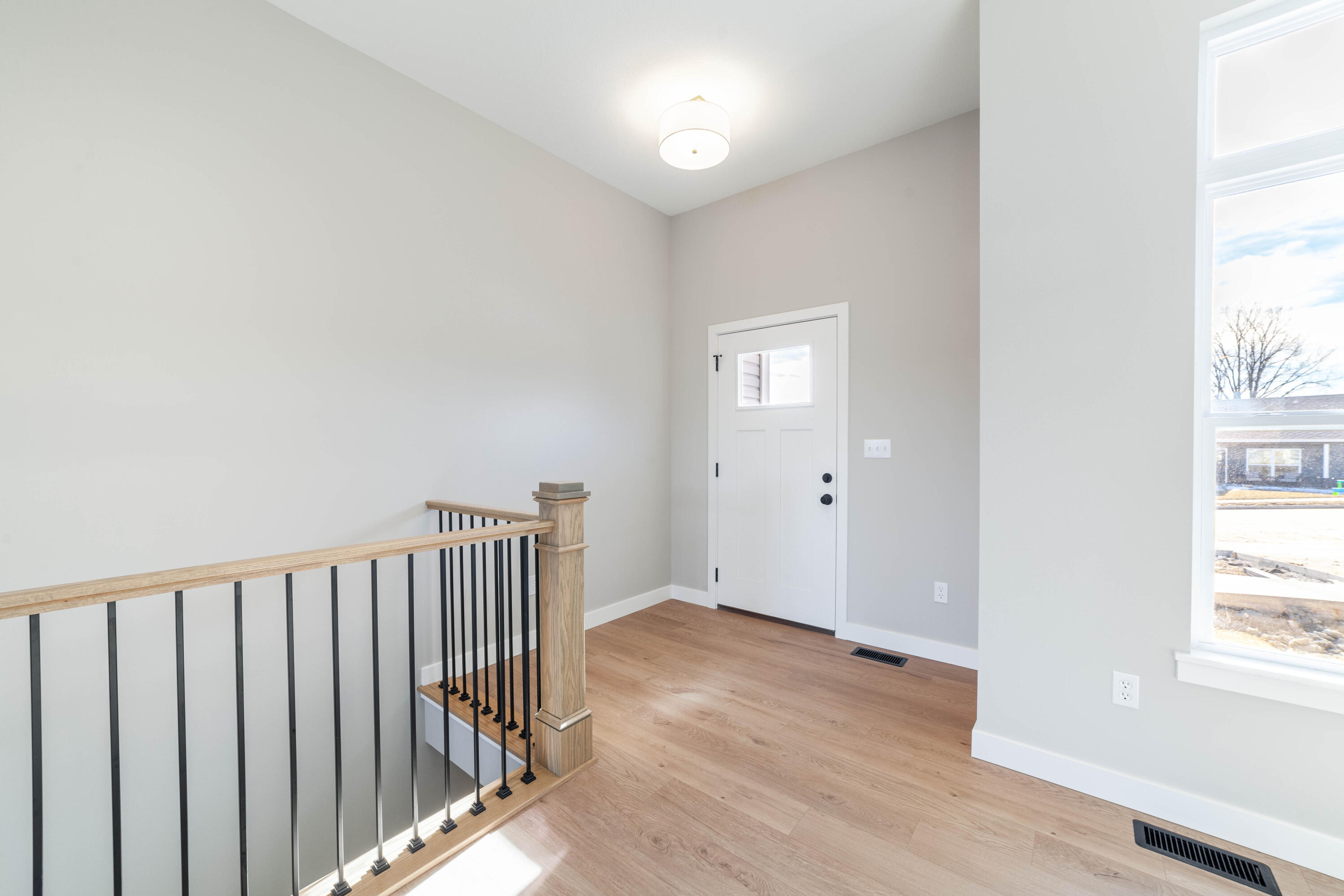 6051 Tamarack Dr Property Photo 6